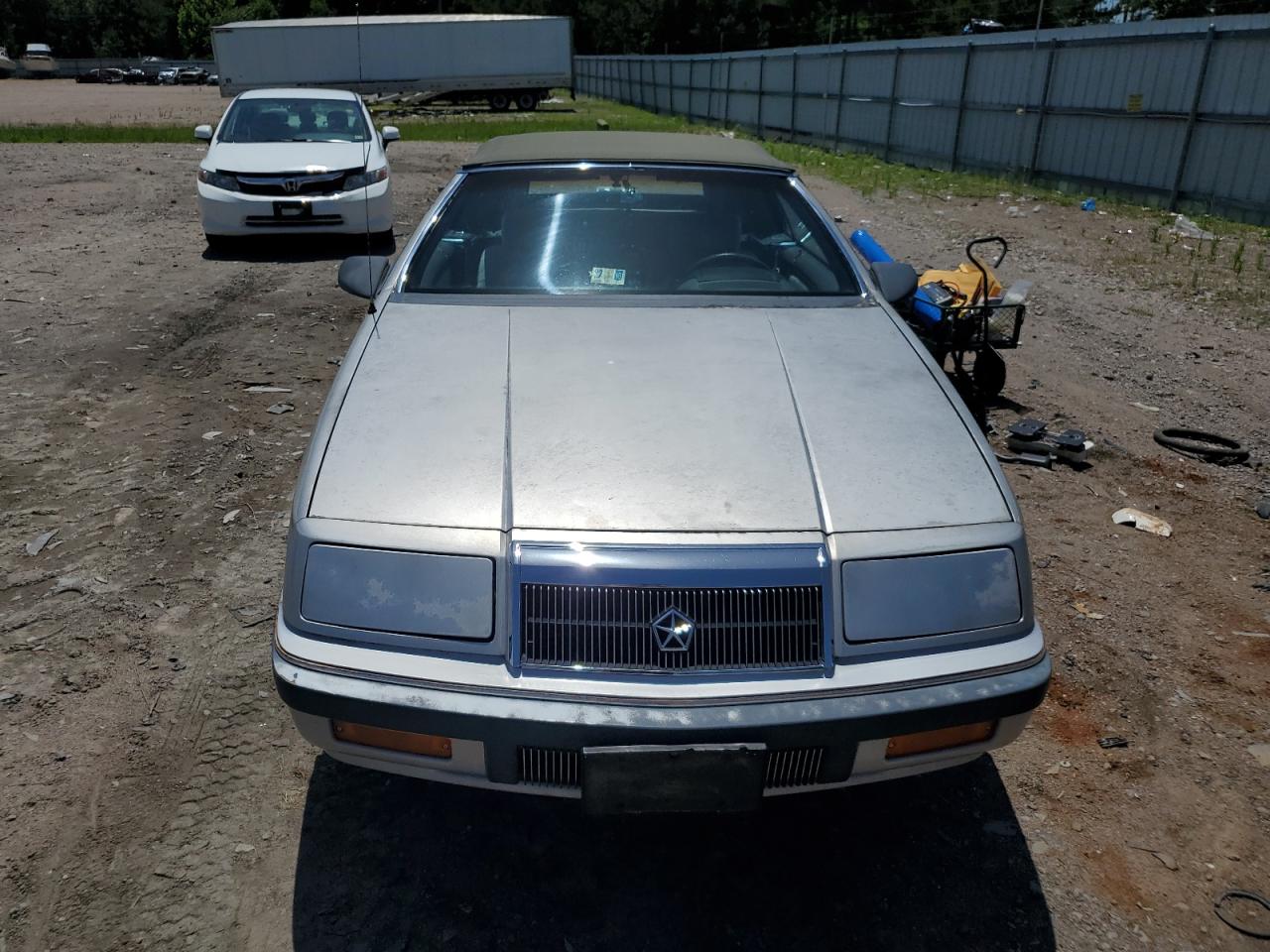 Photo 4 VIN: 1C3XJ4534MG138602 - CHRYSLER LE BARON 