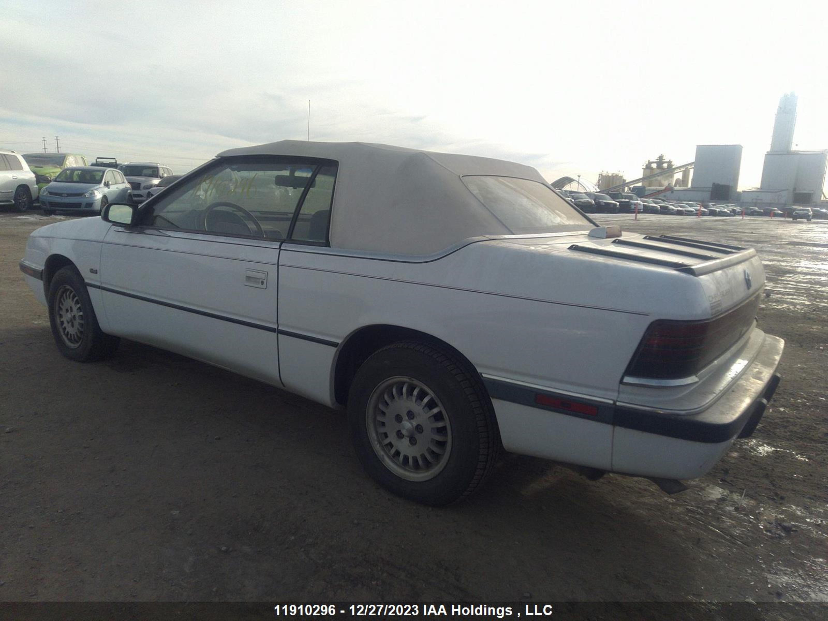 Photo 2 VIN: 1C3XU4534NF183473 - CHRYSLER LE BARON 