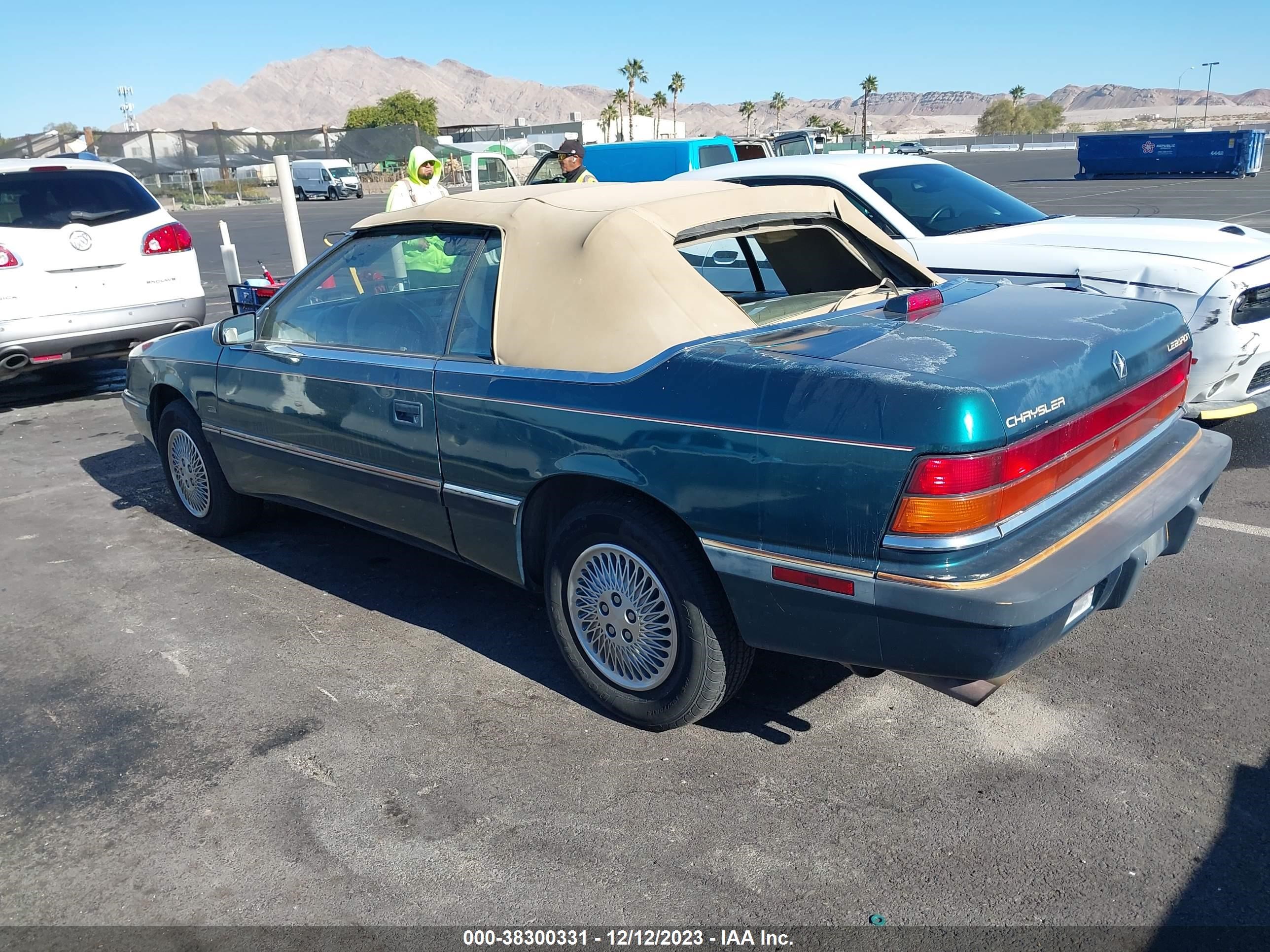 Photo 2 VIN: 1C3XU453XPF666954 - CHRYSLER LE BARON 