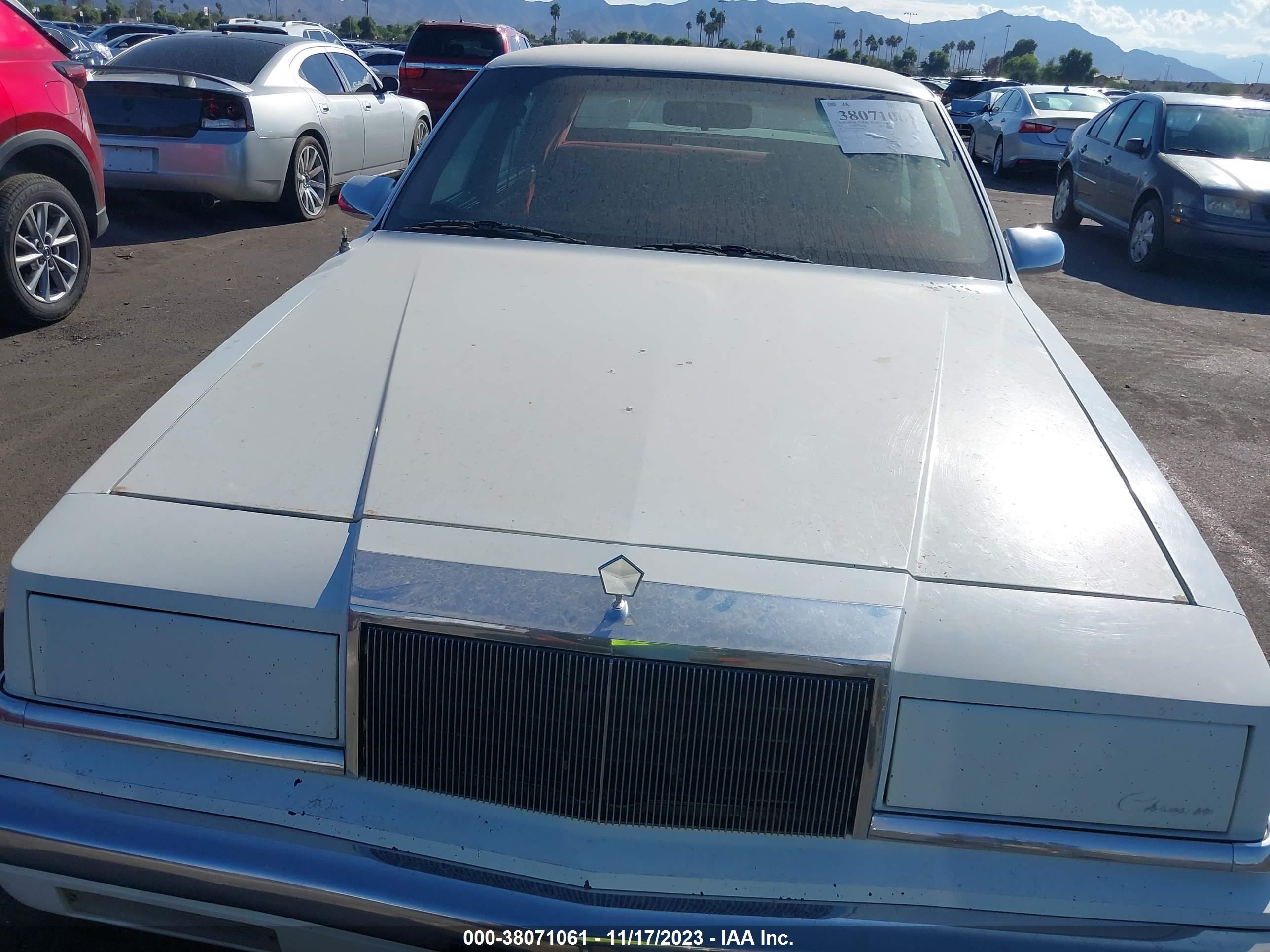 Photo 9 VIN: 1C3XY66R0MD264550 - CHRYSLER NEW YORKER 