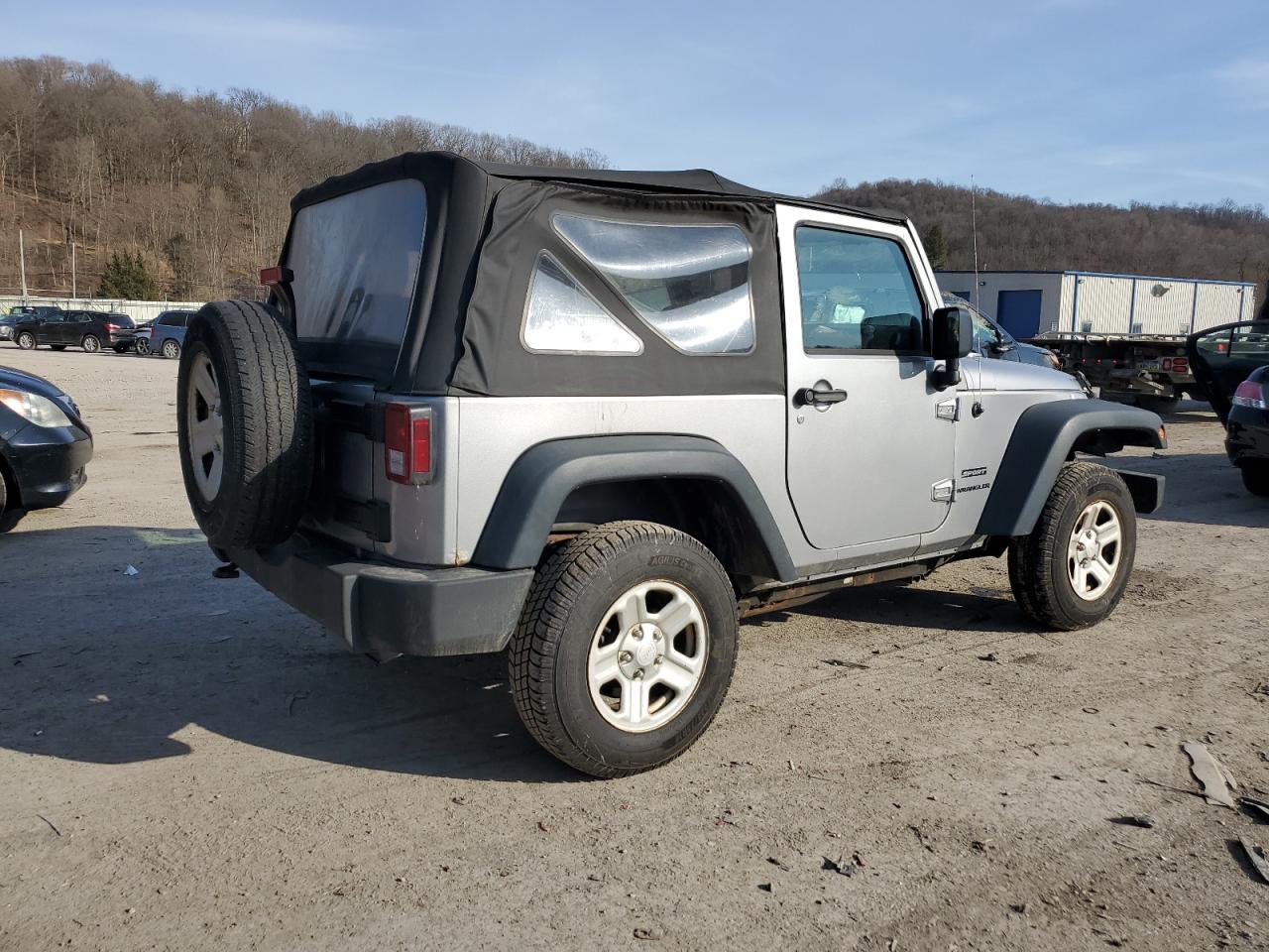 Photo 2 VIN: 1C4AJWAG0DL664867 - JEEP WRANGLER 