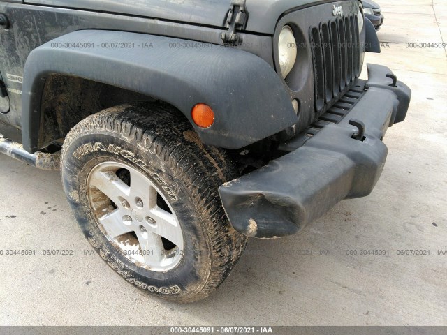 Photo 5 VIN: 1C4AJWAG0HL592879 - JEEP WRANGLER 