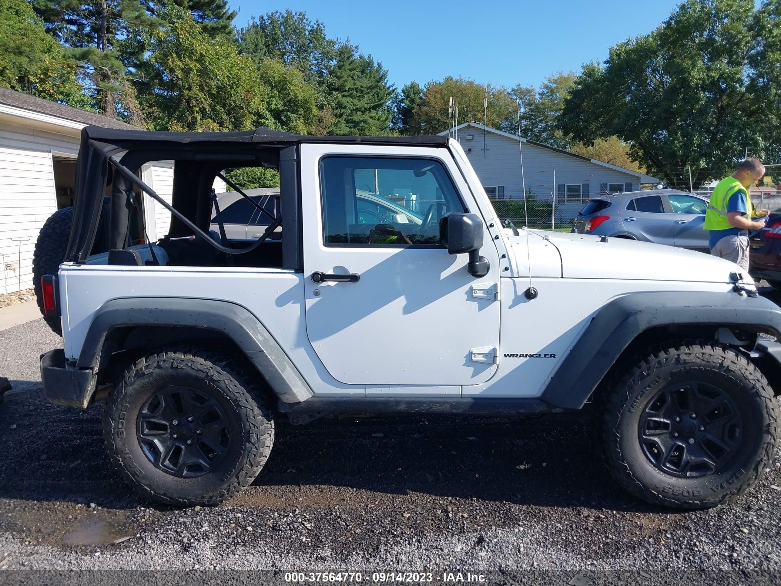 Photo 13 VIN: 1C4AJWAG1FL777102 - JEEP WRANGLER 