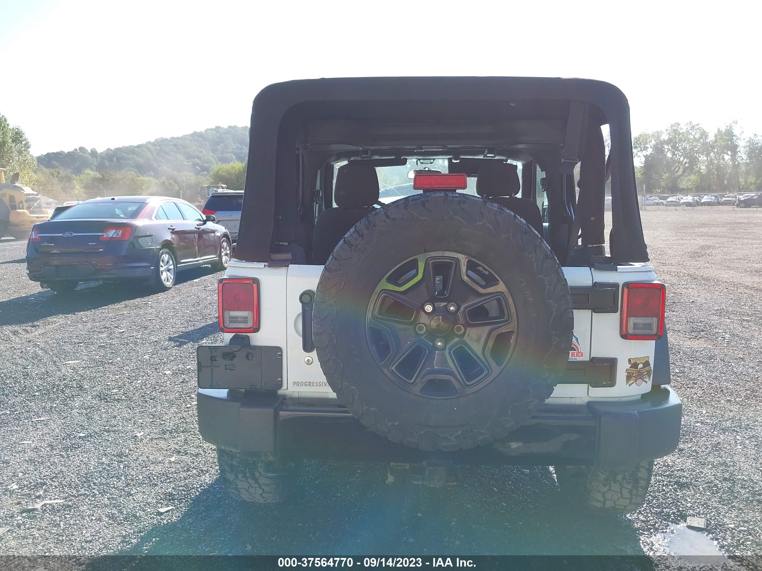 Photo 16 VIN: 1C4AJWAG1FL777102 - JEEP WRANGLER 