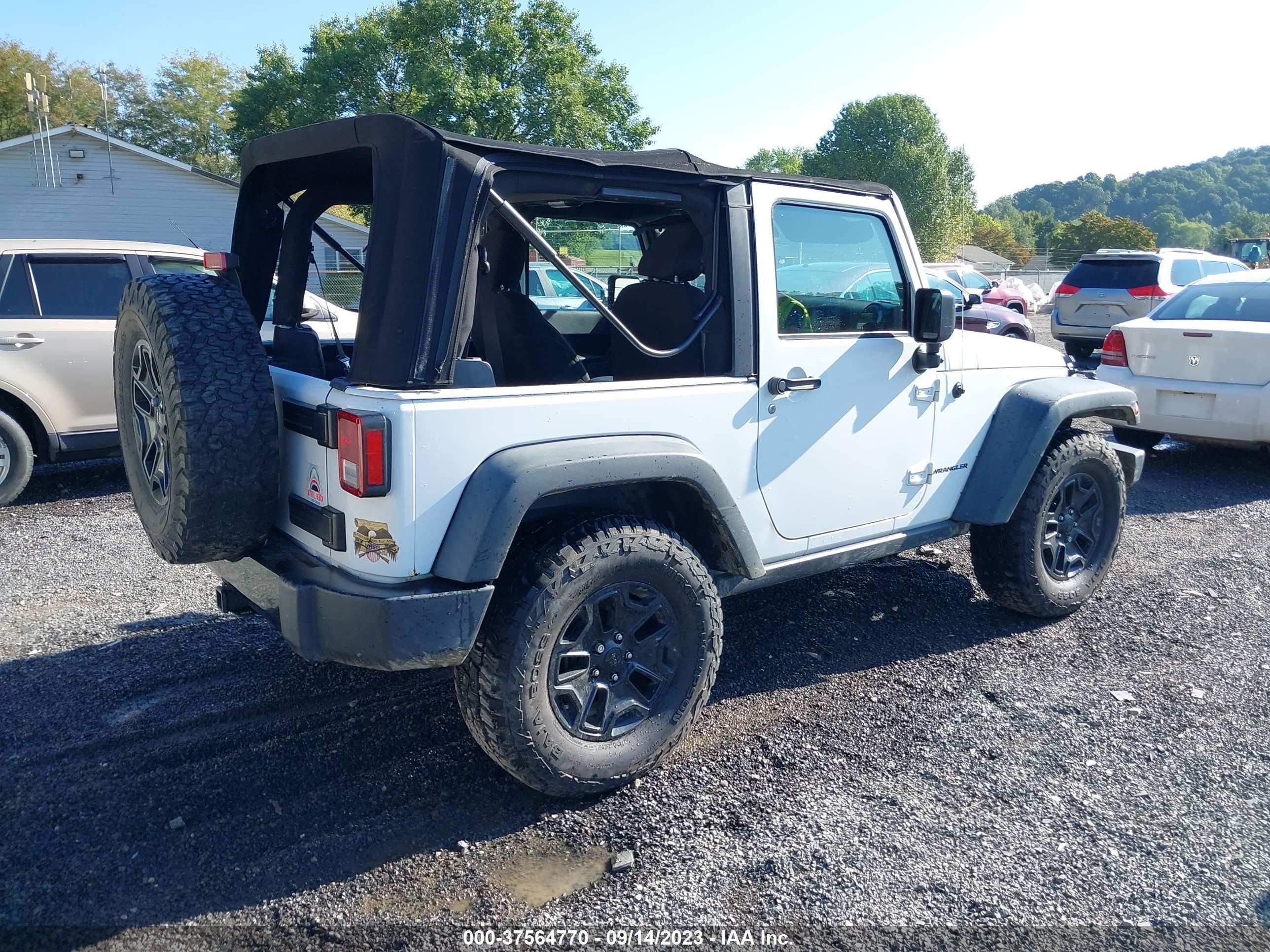 Photo 3 VIN: 1C4AJWAG1FL777102 - JEEP WRANGLER 