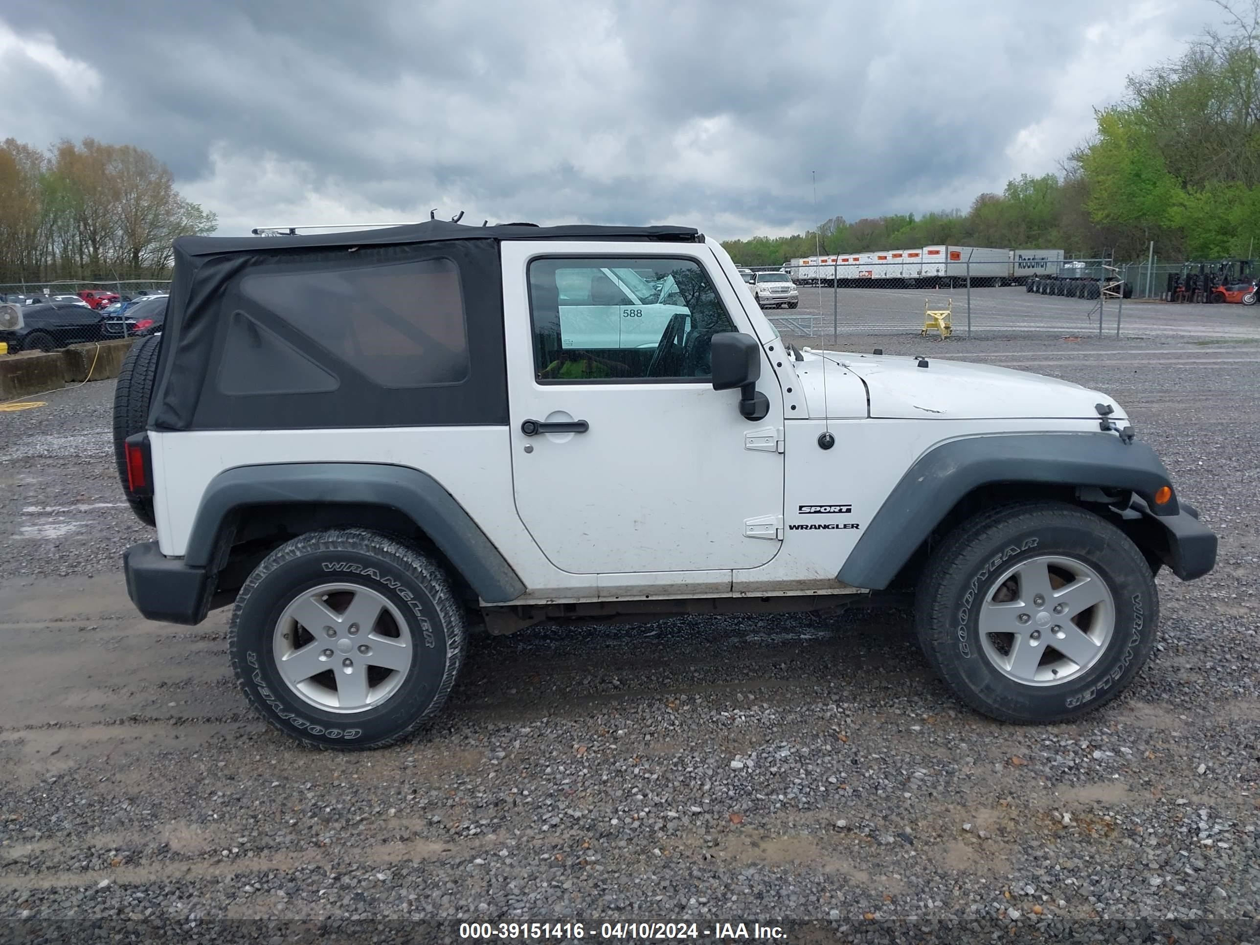 Photo 11 VIN: 1C4AJWAG2CL186952 - JEEP WRANGLER 