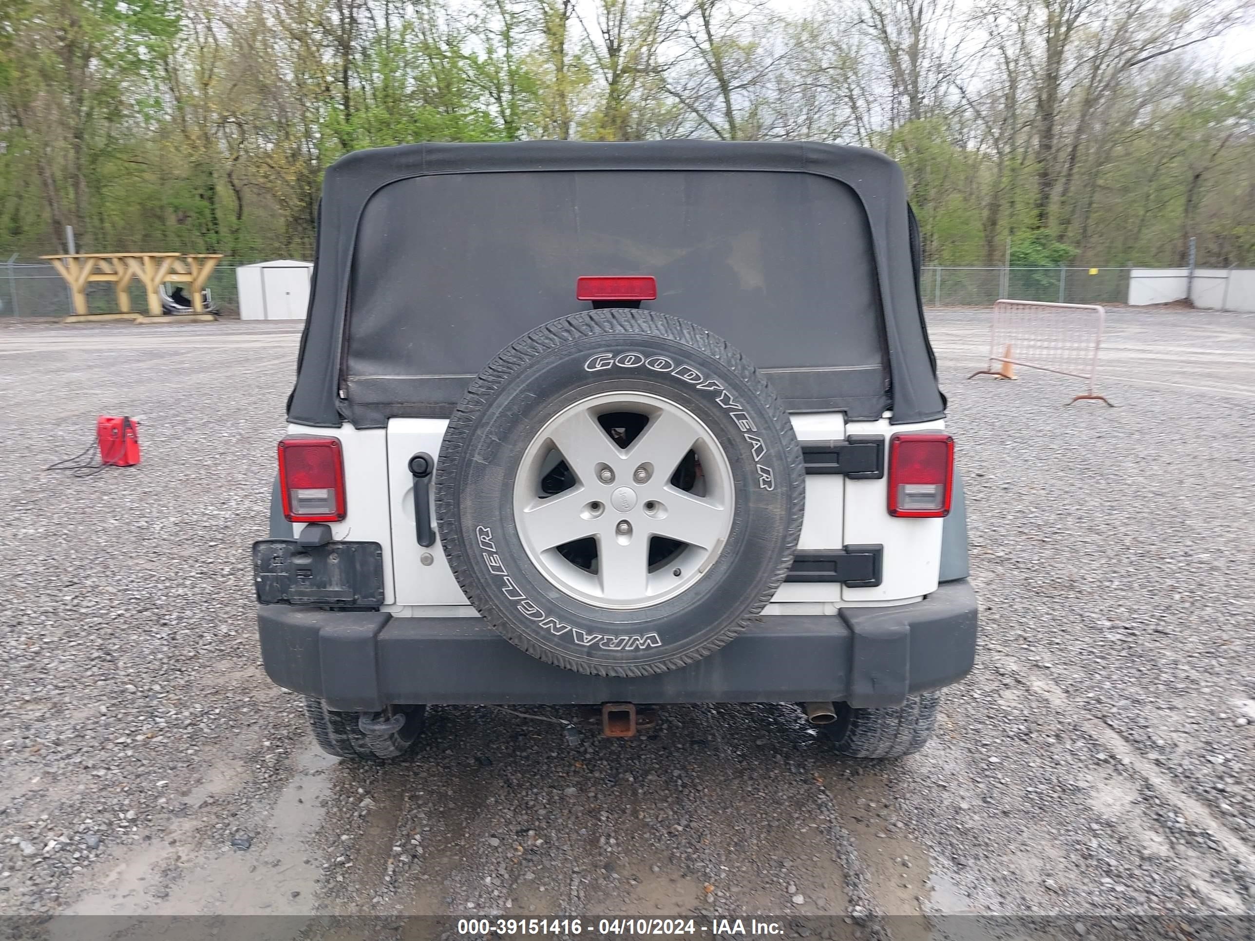 Photo 14 VIN: 1C4AJWAG2CL186952 - JEEP WRANGLER 