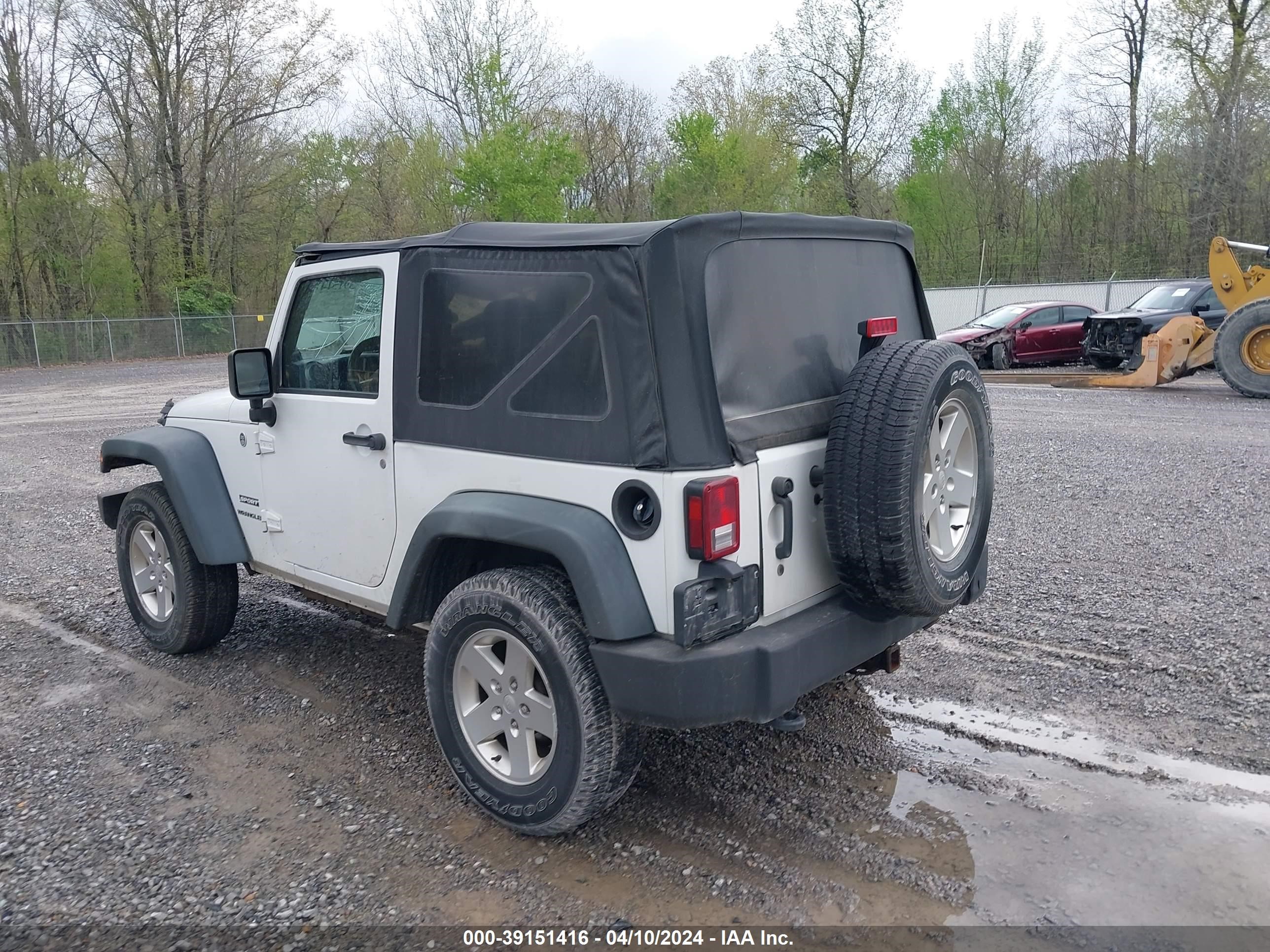 Photo 2 VIN: 1C4AJWAG2CL186952 - JEEP WRANGLER 