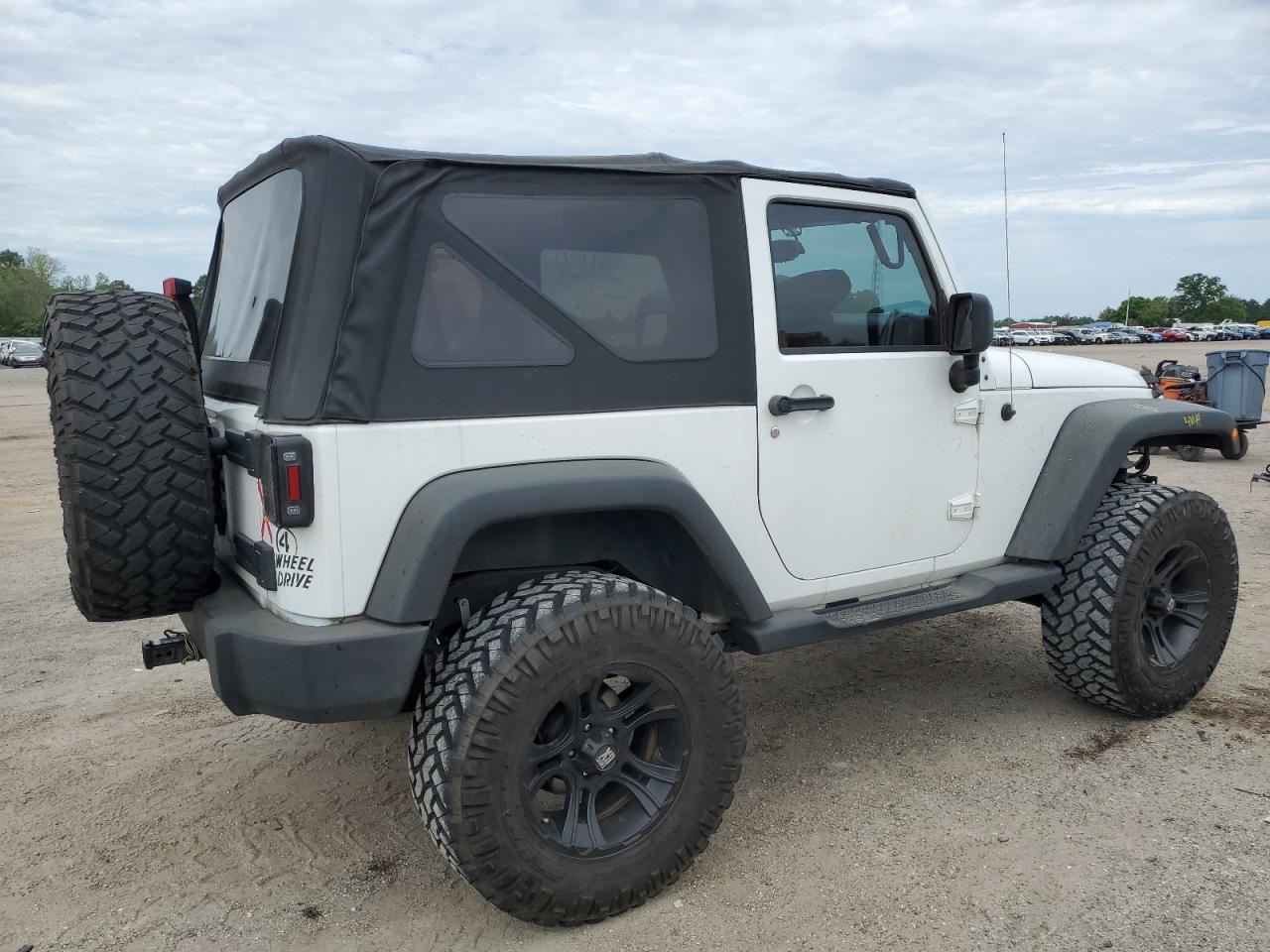 Photo 2 VIN: 1C4AJWAG2DL519569 - JEEP WRANGLER 