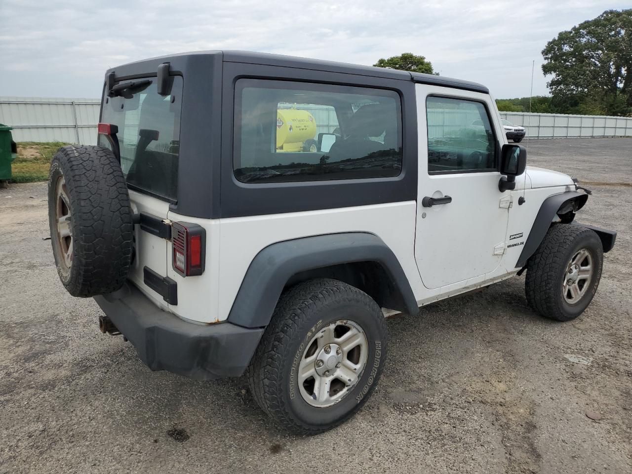 Photo 2 VIN: 1C4AJWAG2DL549865 - JEEP WRANGLER 