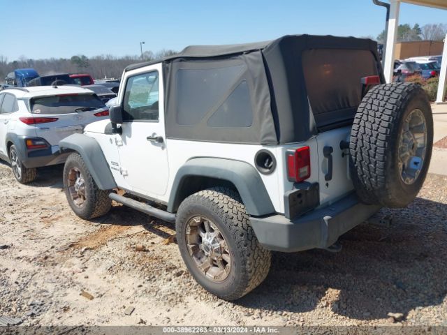 Photo 2 VIN: 1C4AJWAG2DL607523 - JEEP WRANGLER 