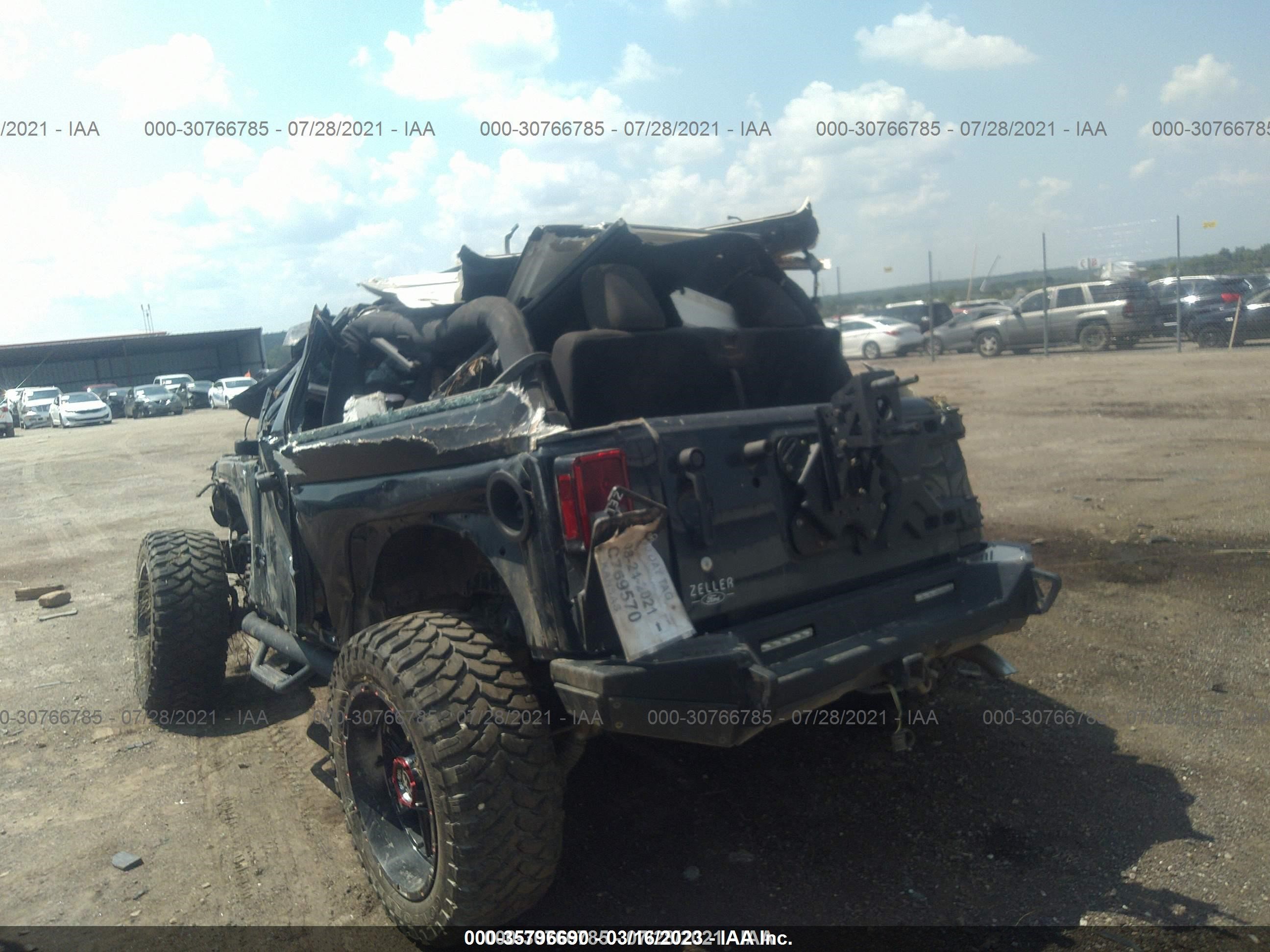 Photo 2 VIN: 1C4AJWAG2GL207272 - JEEP WRANGLER 