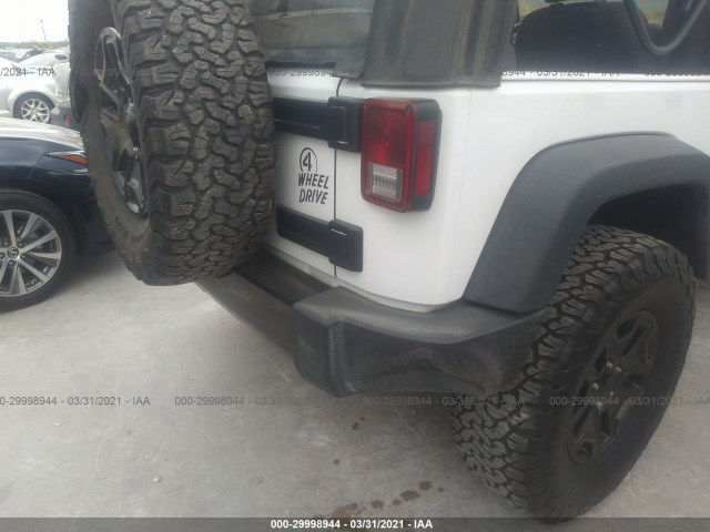 Photo 5 VIN: 1C4AJWAG2GL301653 - JEEP WRANGLER 