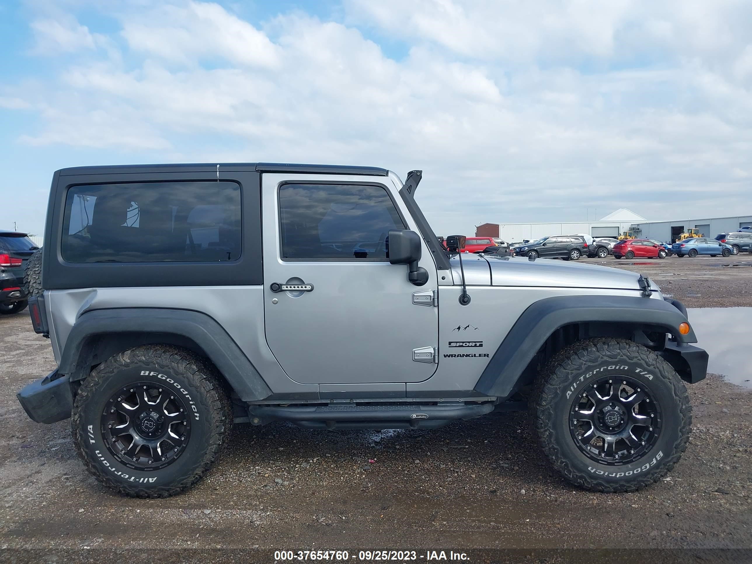 Photo 12 VIN: 1C4AJWAG2GL333129 - JEEP WRANGLER 