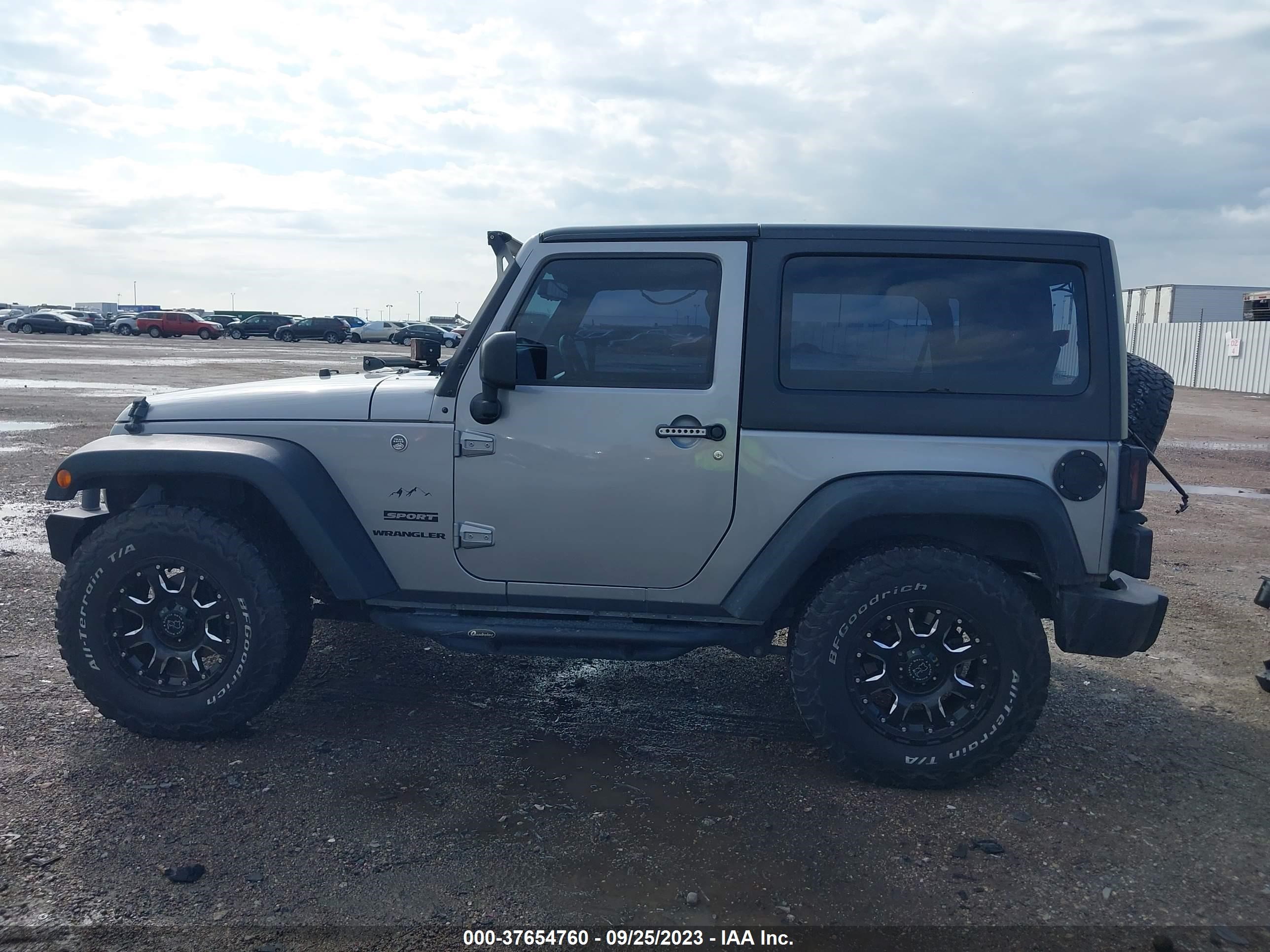 Photo 13 VIN: 1C4AJWAG2GL333129 - JEEP WRANGLER 