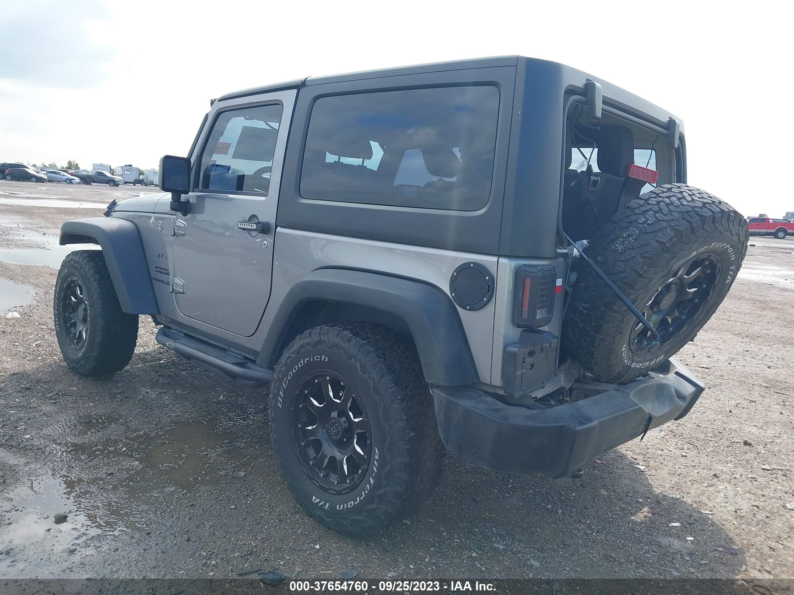 Photo 2 VIN: 1C4AJWAG2GL333129 - JEEP WRANGLER 