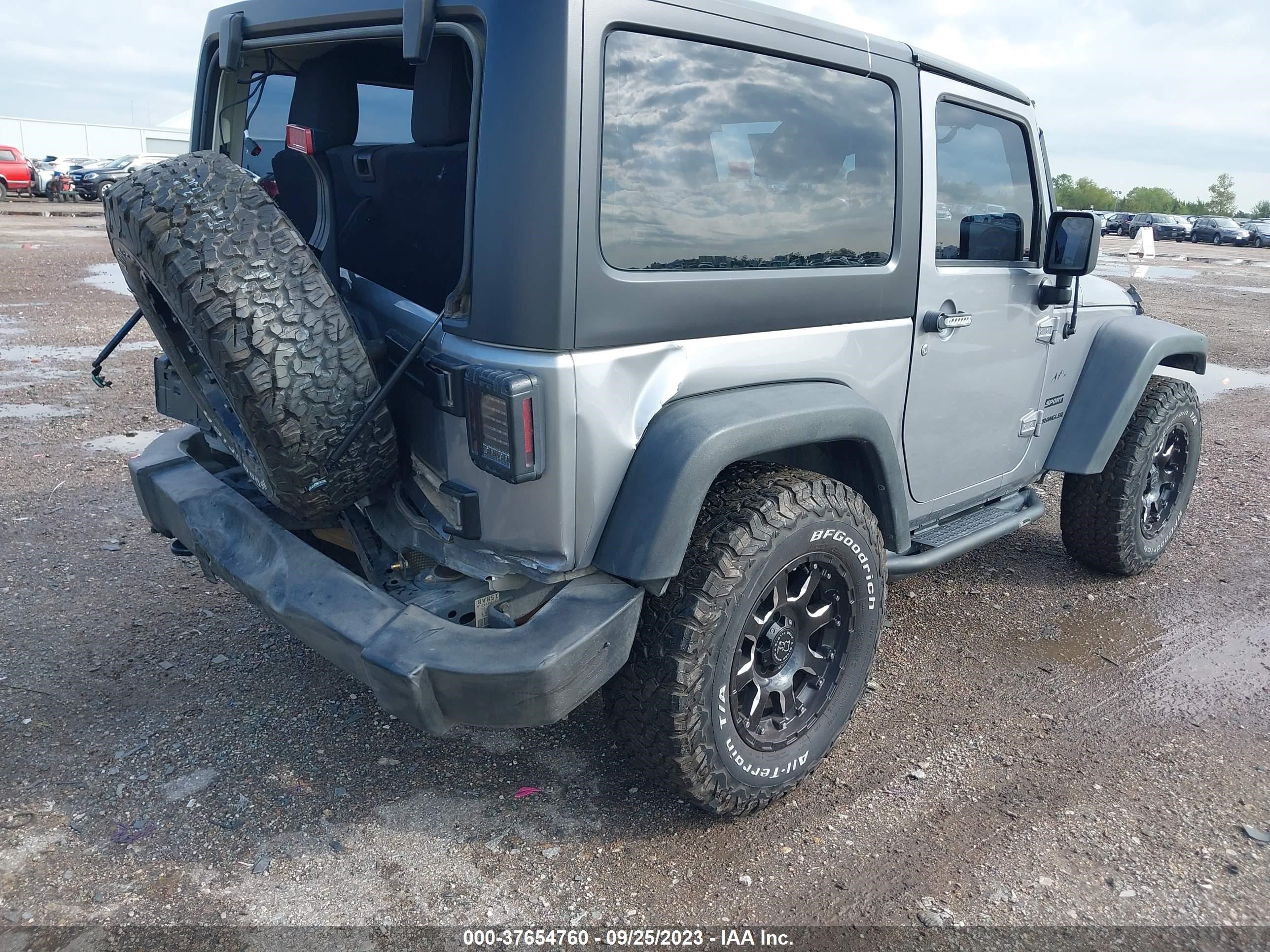 Photo 3 VIN: 1C4AJWAG2GL333129 - JEEP WRANGLER 