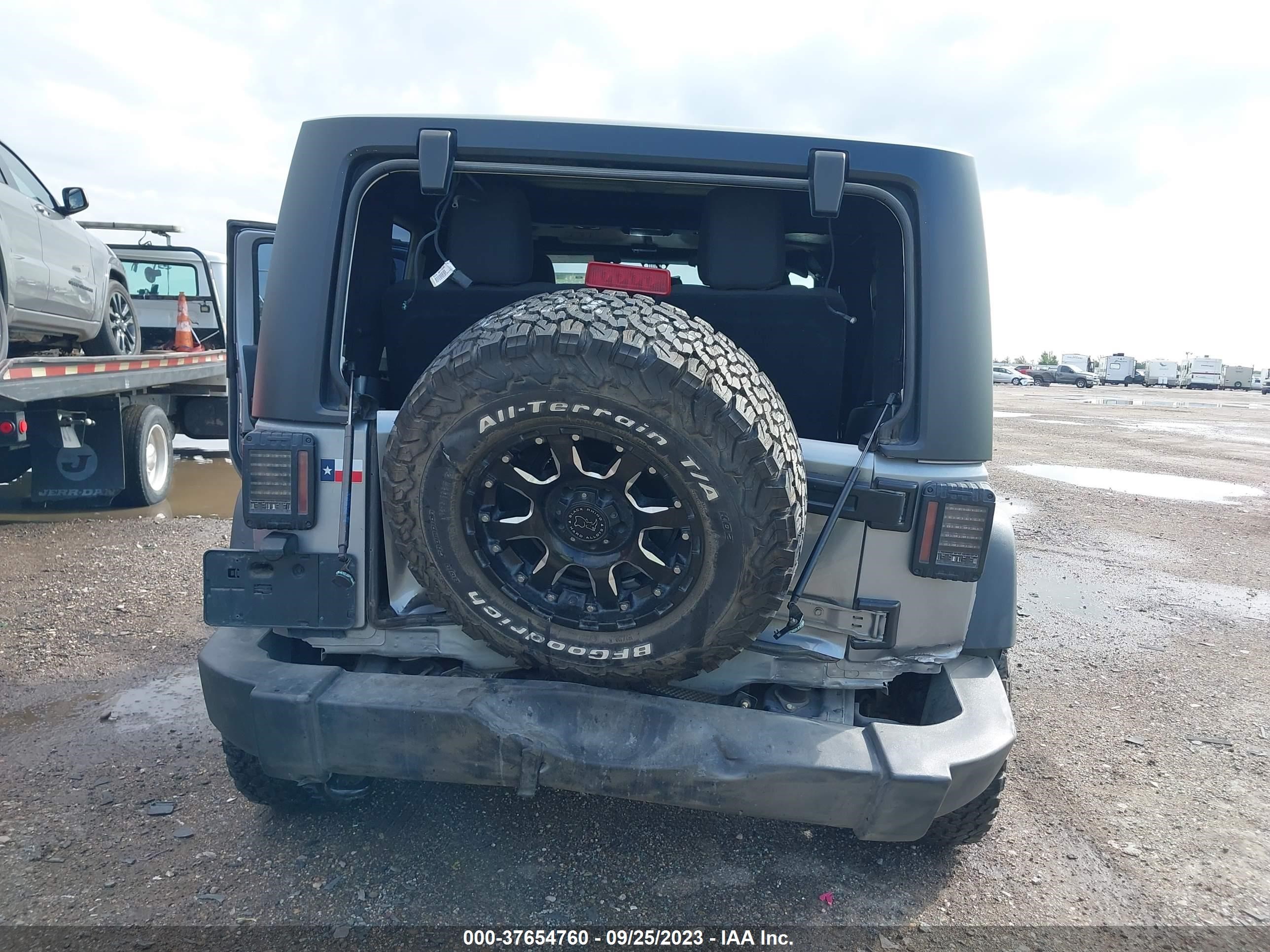 Photo 5 VIN: 1C4AJWAG2GL333129 - JEEP WRANGLER 