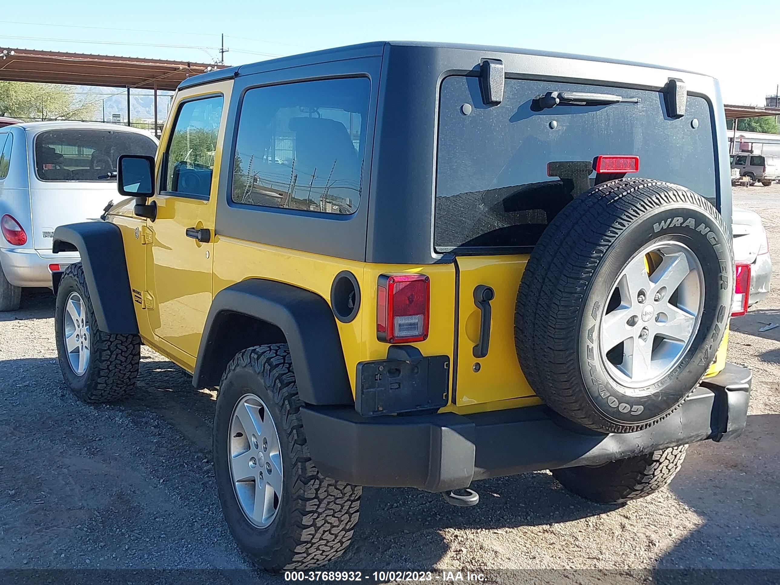 Photo 2 VIN: 1C4AJWAG4FL693663 - JEEP WRANGLER 