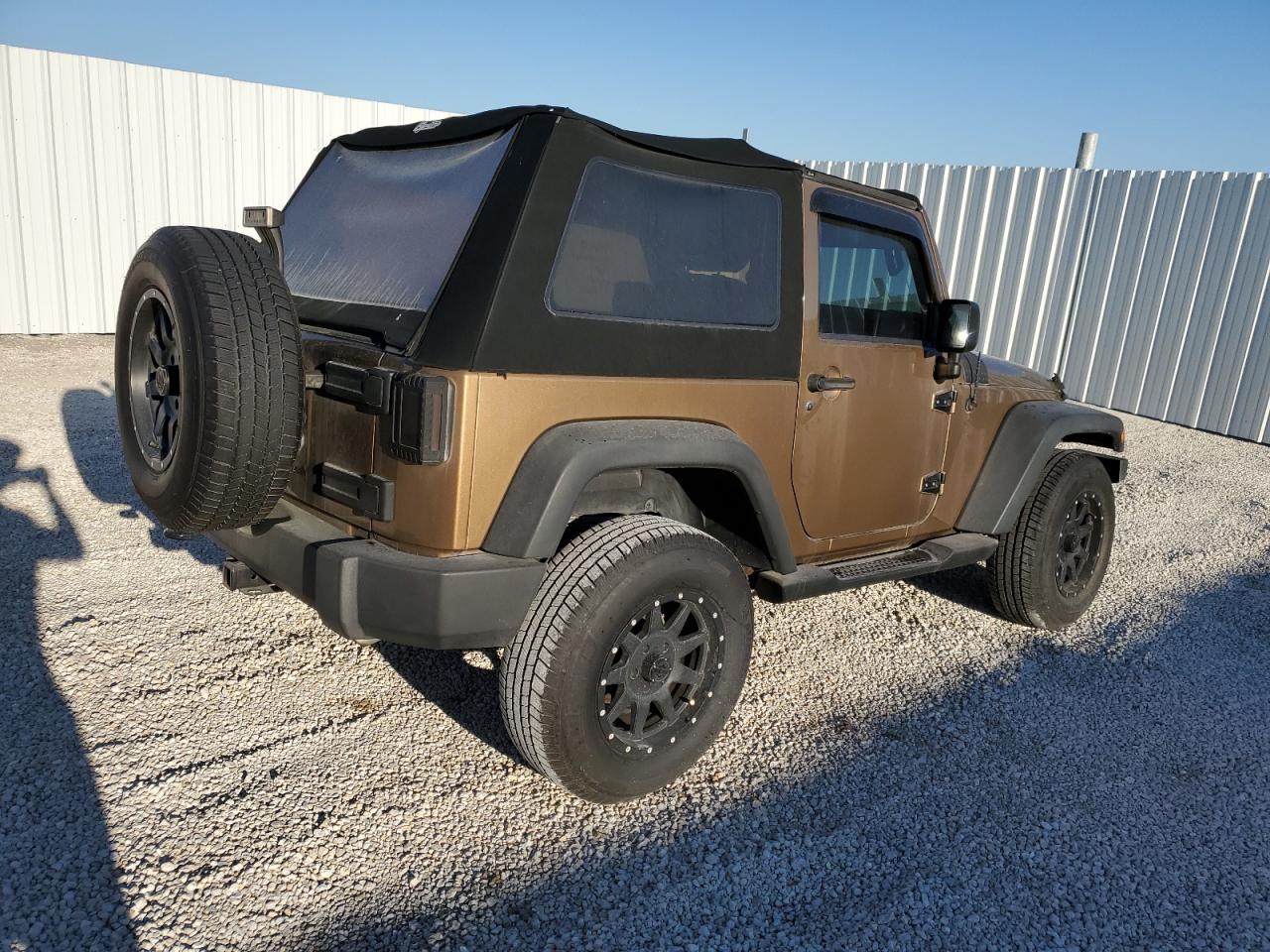 Photo 2 VIN: 1C4AJWAG6FL588963 - JEEP WRANGLER 