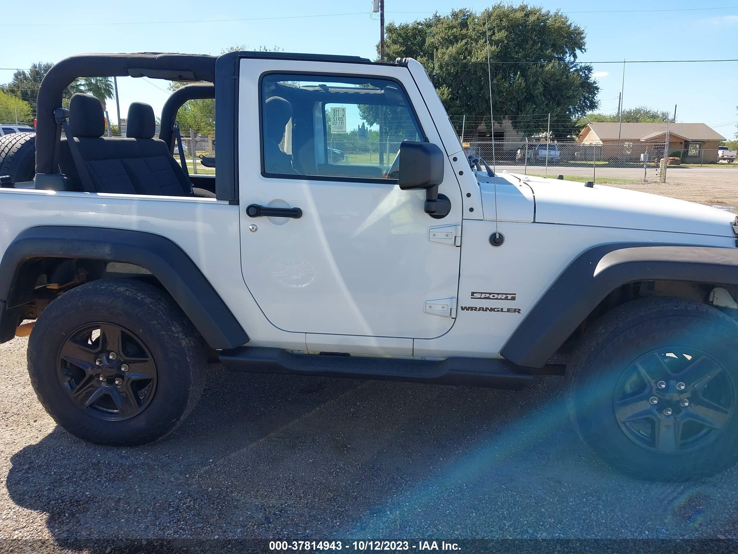 Photo 12 VIN: 1C4AJWAG7CL123488 - JEEP WRANGLER 