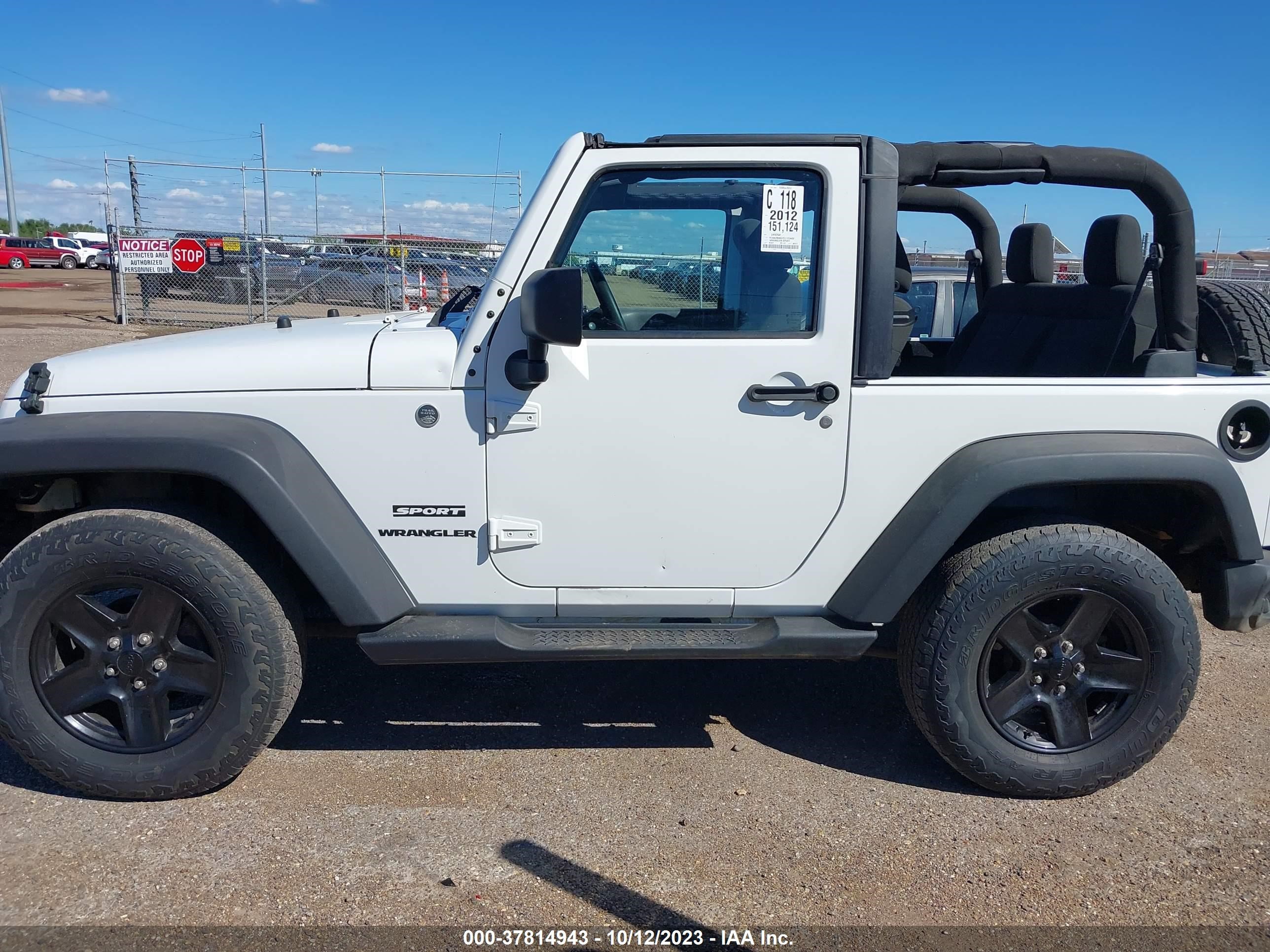 Photo 13 VIN: 1C4AJWAG7CL123488 - JEEP WRANGLER 