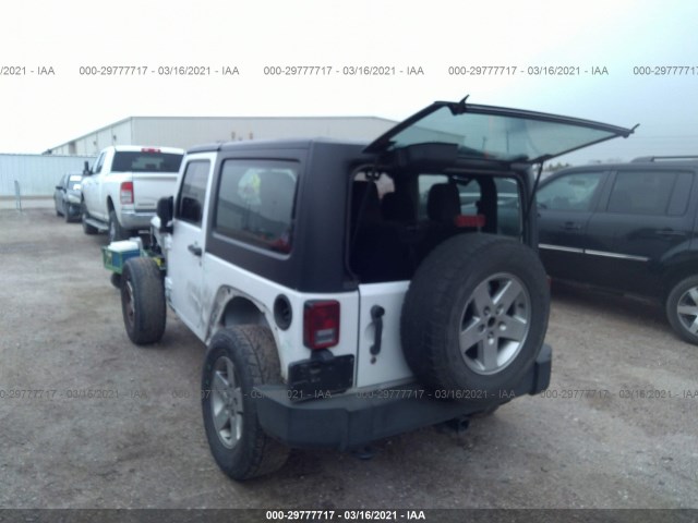 Photo 2 VIN: 1C4AJWAG8DL591960 - JEEP WRANGLER 