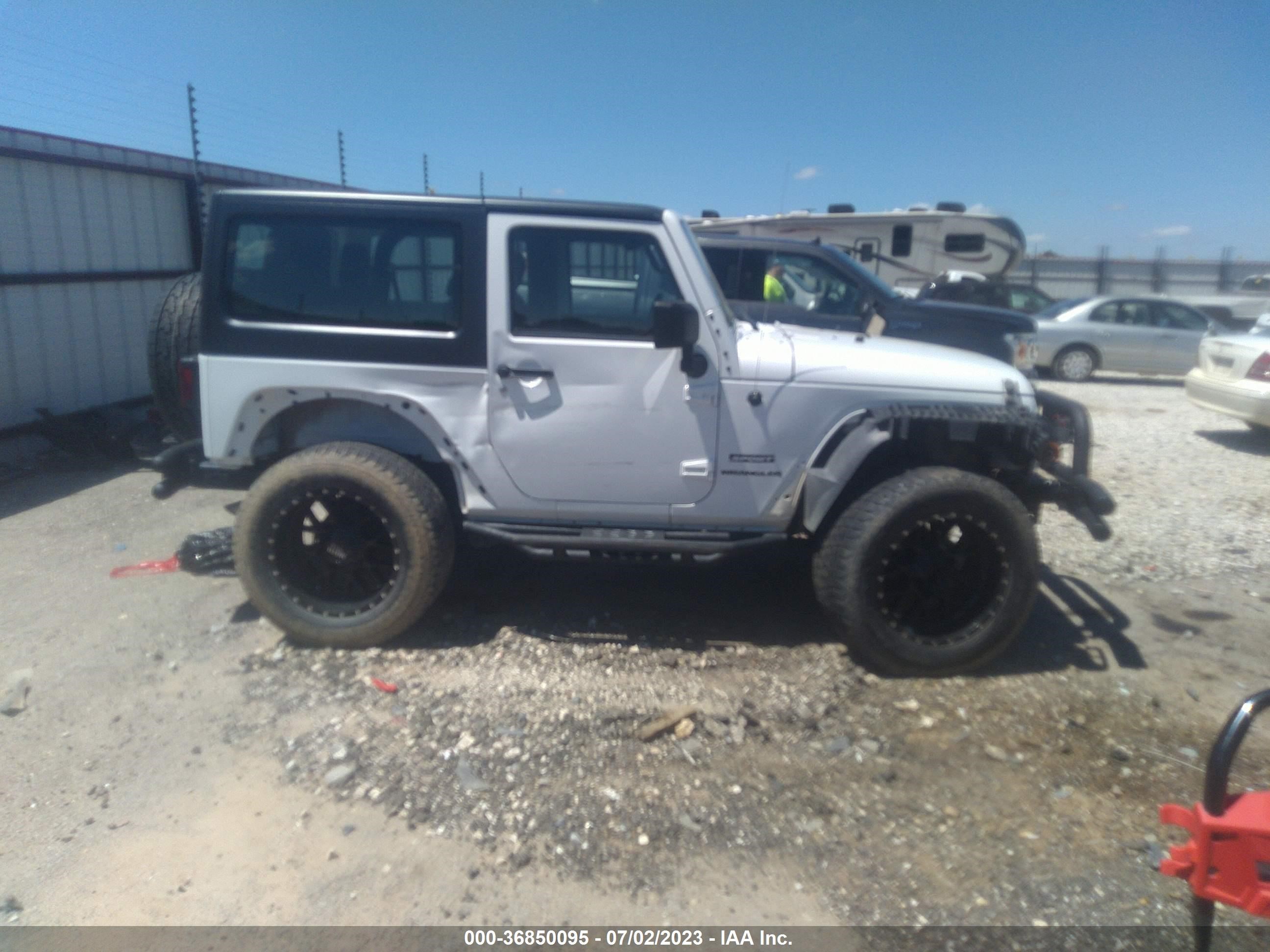 Photo 12 VIN: 1C4AJWAG9DL639398 - JEEP WRANGLER 