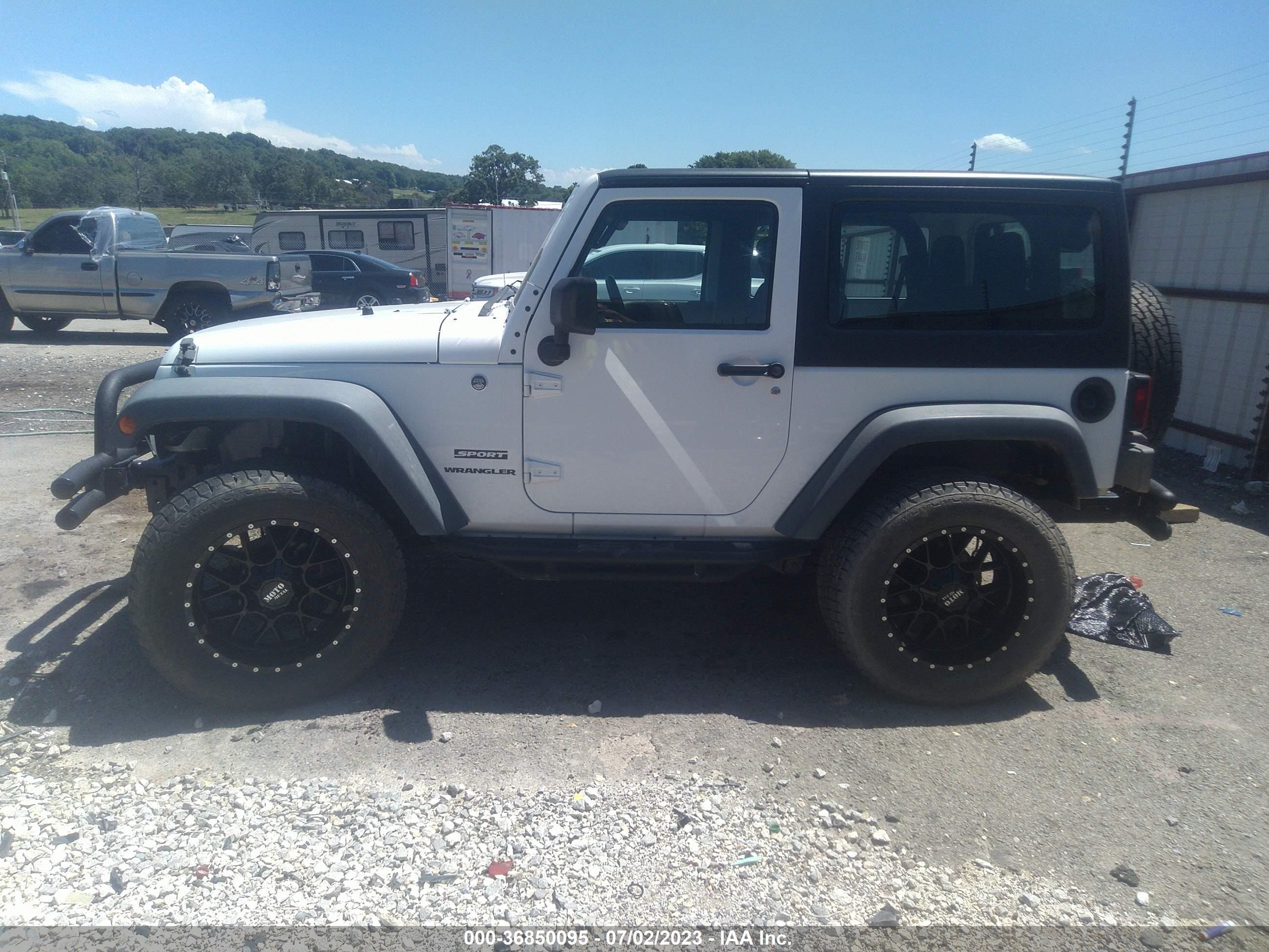 Photo 13 VIN: 1C4AJWAG9DL639398 - JEEP WRANGLER 