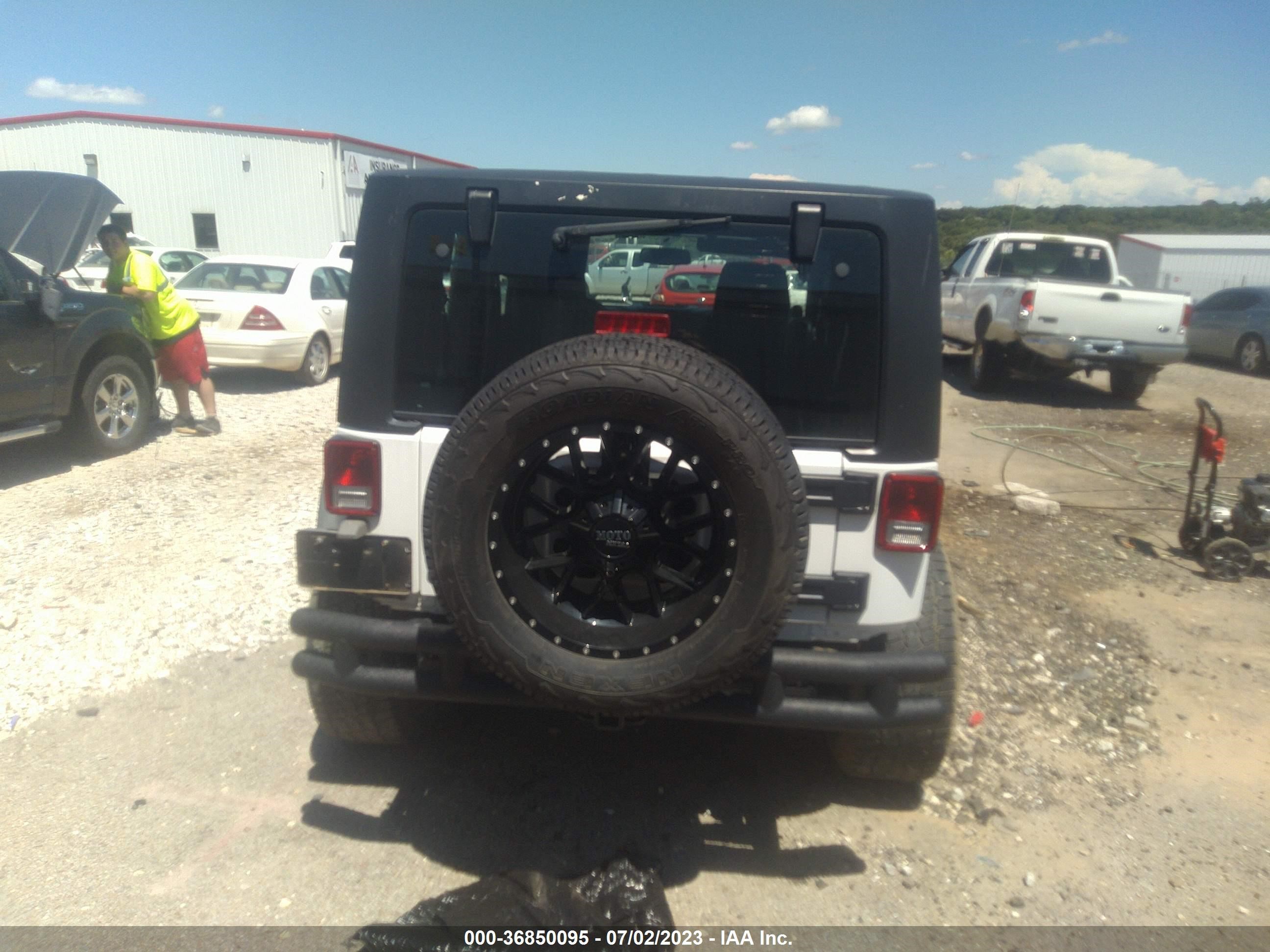 Photo 15 VIN: 1C4AJWAG9DL639398 - JEEP WRANGLER 