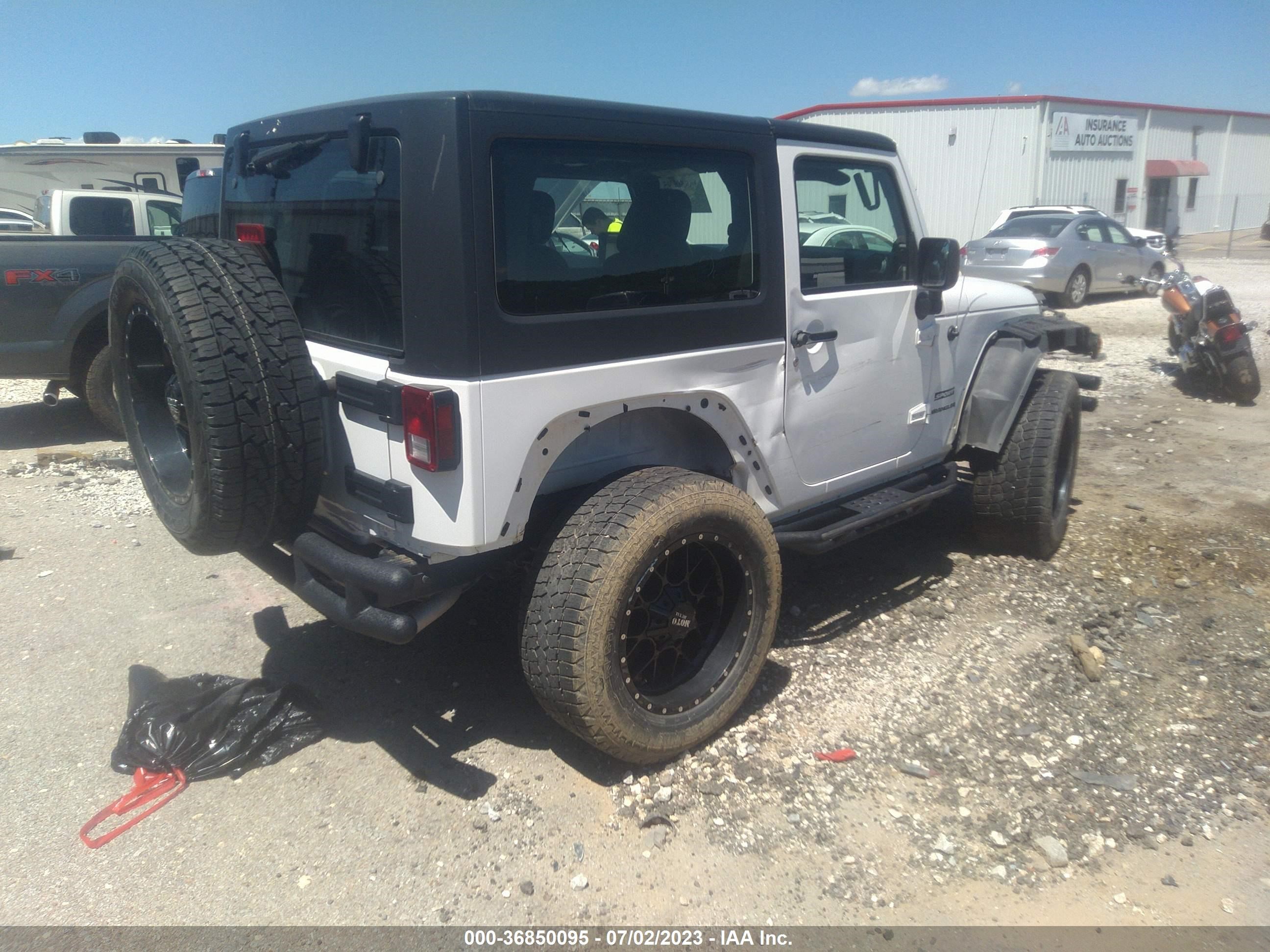 Photo 3 VIN: 1C4AJWAG9DL639398 - JEEP WRANGLER 