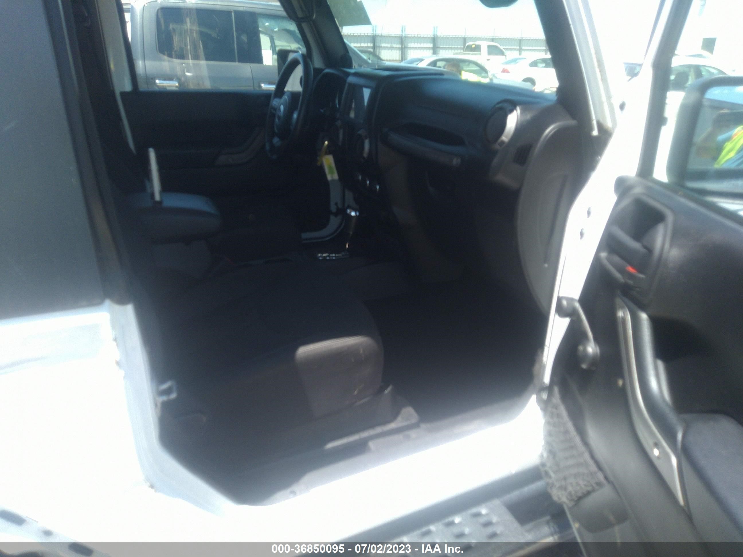 Photo 4 VIN: 1C4AJWAG9DL639398 - JEEP WRANGLER 