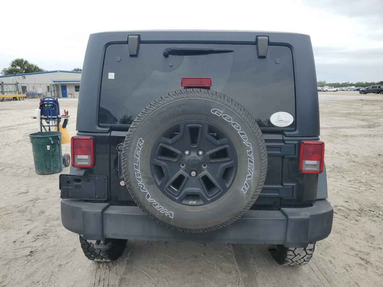 Photo 5 VIN: 1C4AJWAG9HL550176 - JEEP WRANGLER 