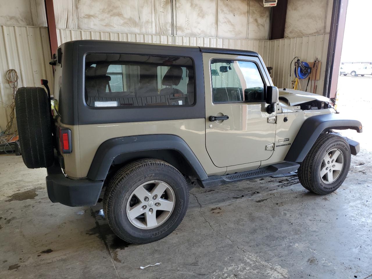 Photo 2 VIN: 1C4AJWAG9HL637334 - JEEP WRANGLER 