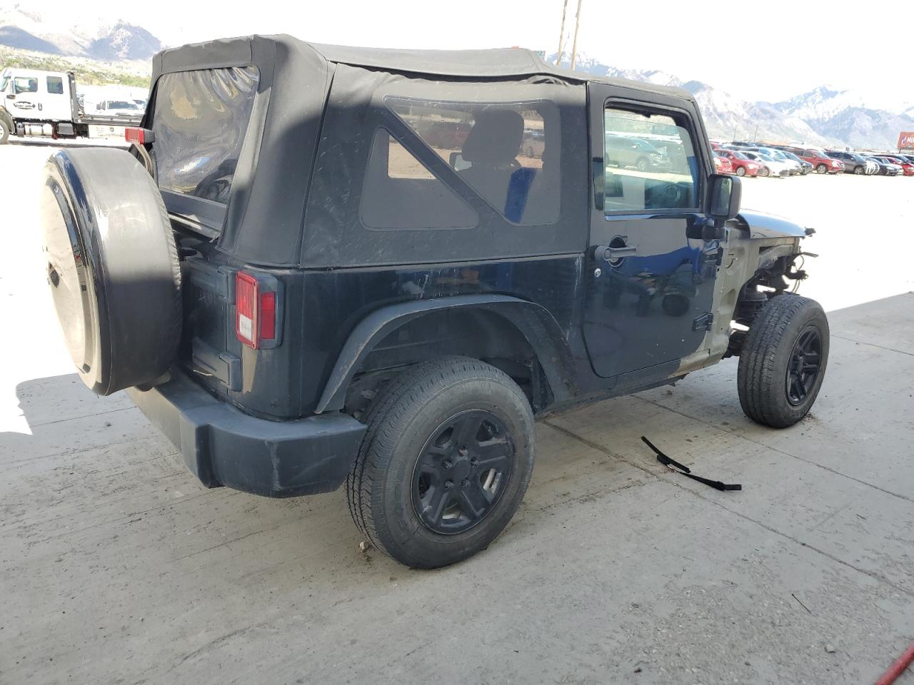 Photo 2 VIN: 1C4AJWAG9JL900301 - JEEP WRANGLER 