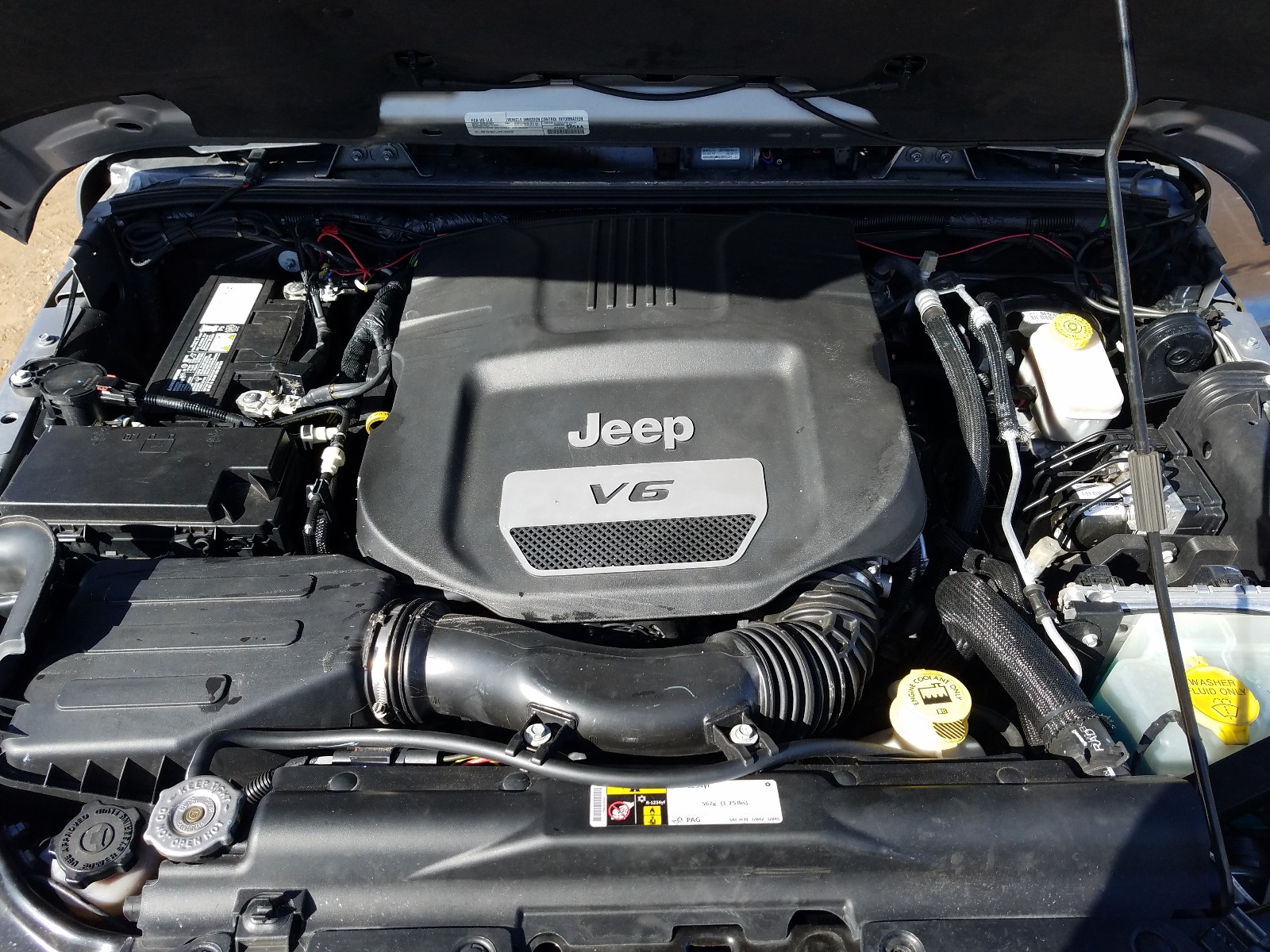 Photo 6 VIN: 1C4AJWBG1GL220111 - JEEP WRANGLER S 