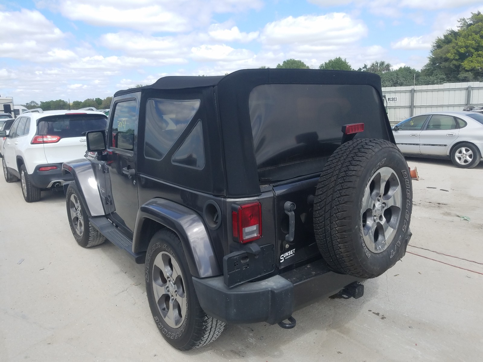 Photo 2 VIN: 1C4AJWBG3GL263204 - JEEP WRANGLER S 