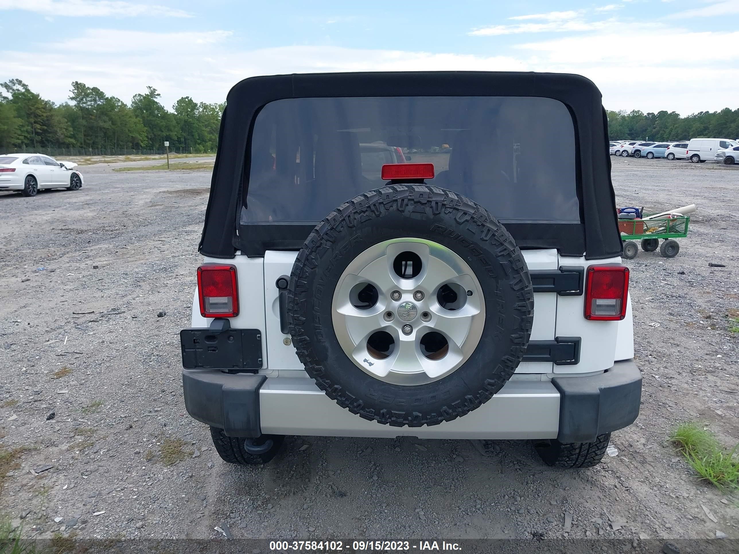 Photo 16 VIN: 1C4AJWBG6EL258737 - JEEP WRANGLER 