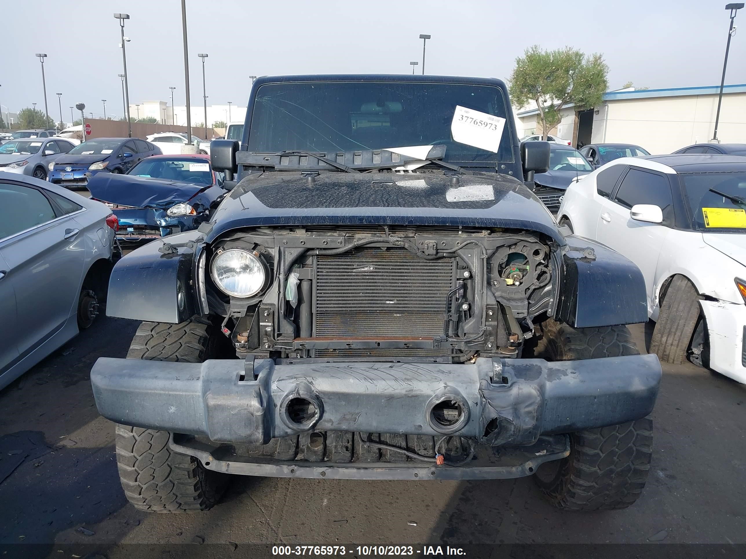 Photo 12 VIN: 1C4BJWCG3JL816928 - JEEP WRANGLER 