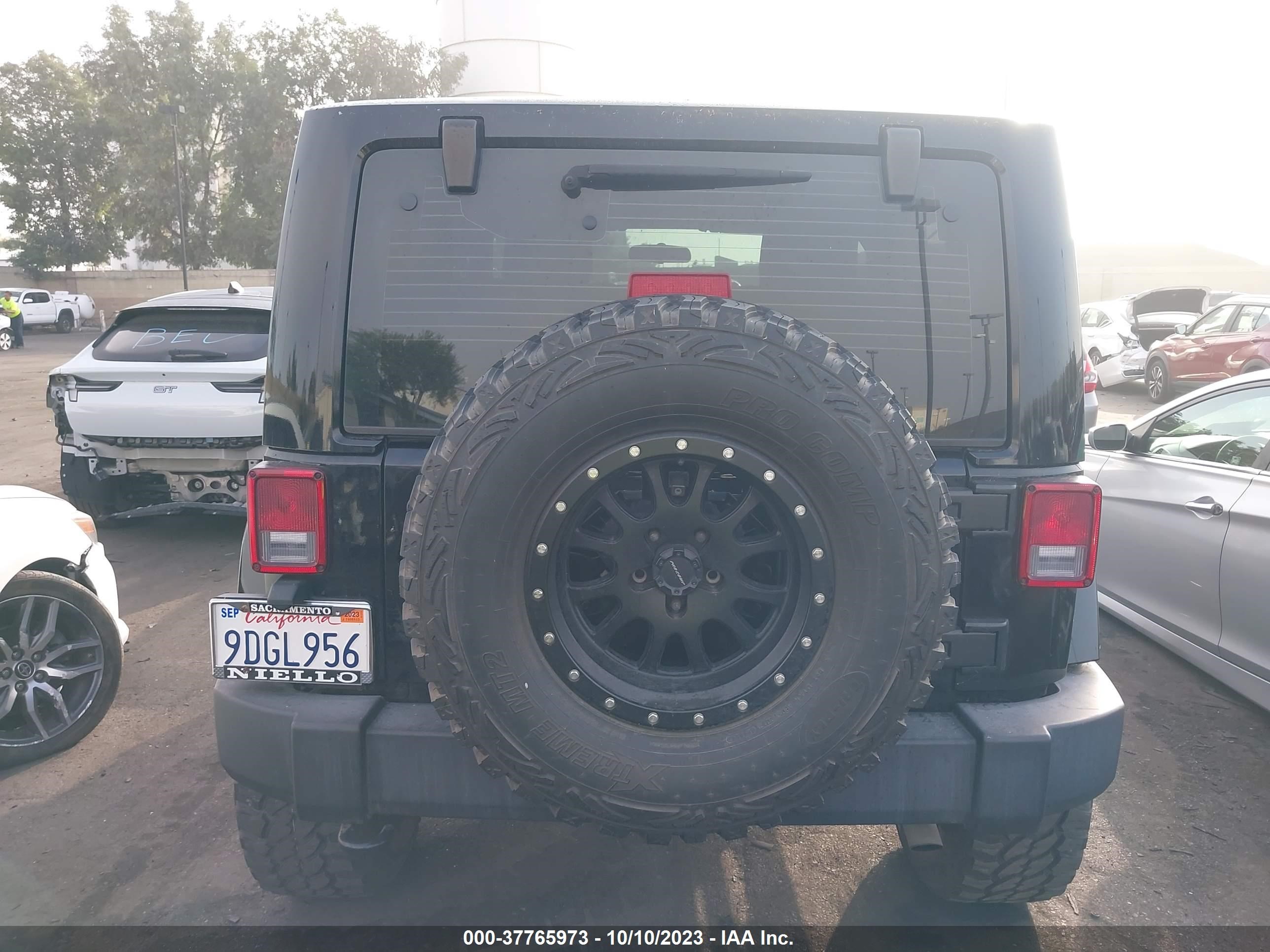 Photo 16 VIN: 1C4BJWCG3JL816928 - JEEP WRANGLER 