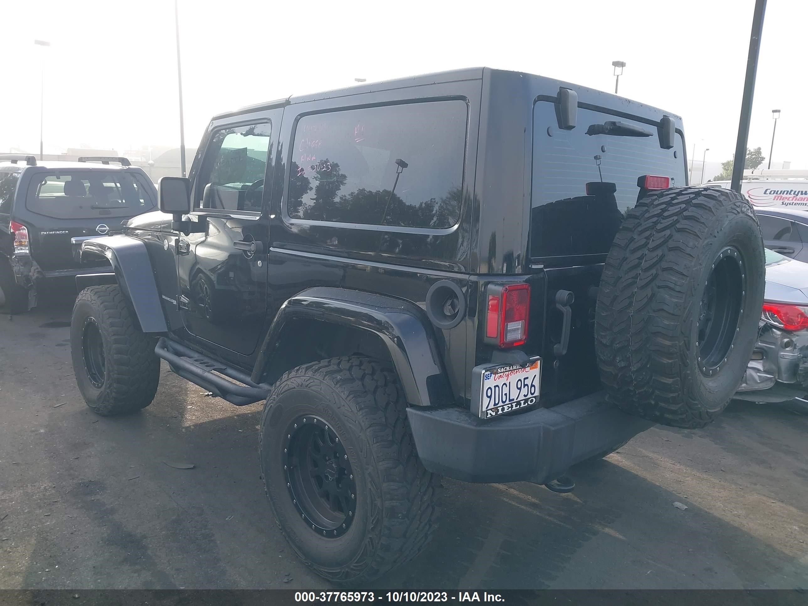 Photo 2 VIN: 1C4BJWCG3JL816928 - JEEP WRANGLER 