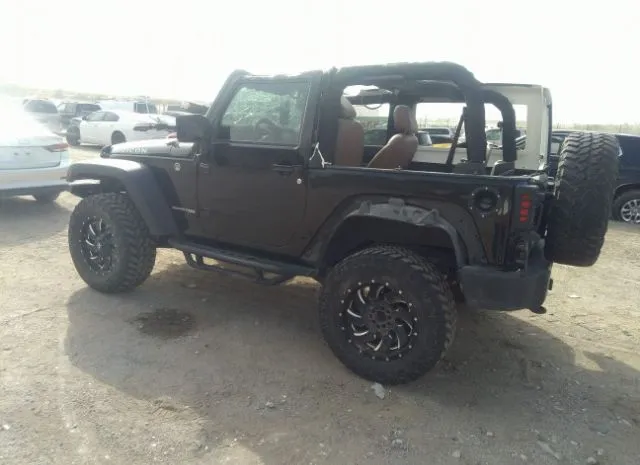 Photo 2 VIN: 1C4BJWCGXJL809930 - JEEP WRANGLER JK 