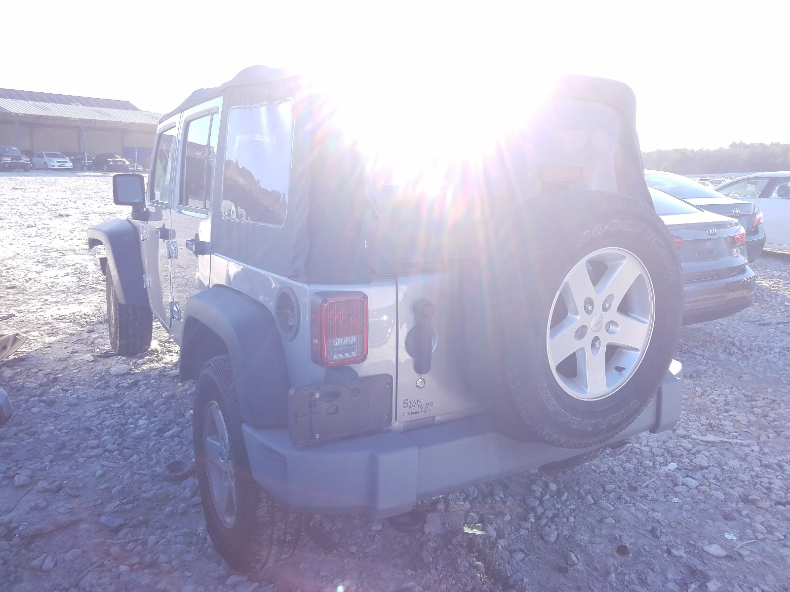 Photo 2 VIN: 1C4BJWDG0FL682093 - JEEP WRANGLER U 