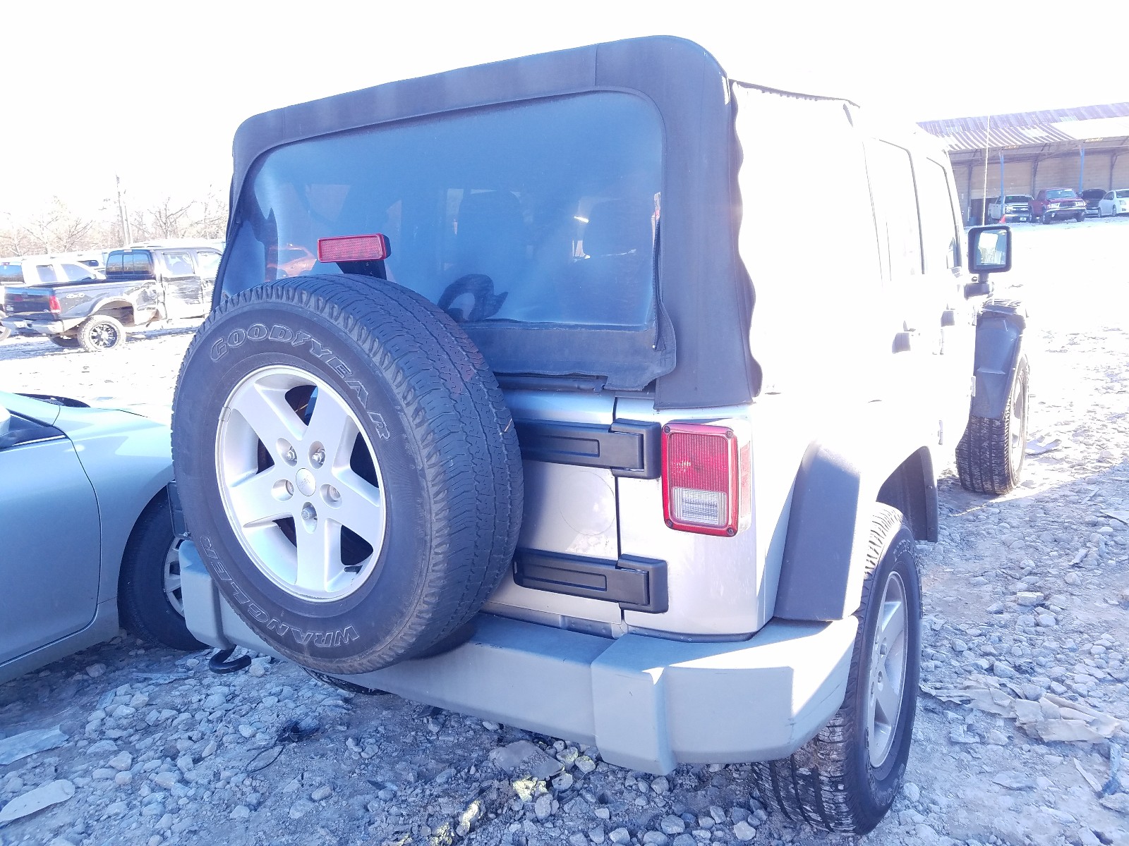 Photo 3 VIN: 1C4BJWDG0FL682093 - JEEP WRANGLER U 