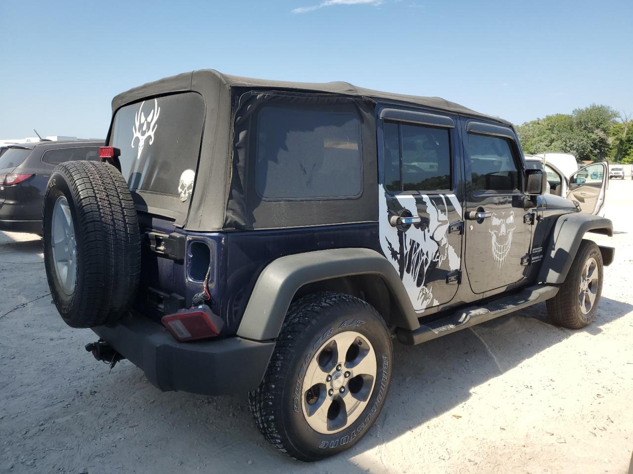 Photo 2 VIN: 1C4BJWDG1DL535021 - JEEP WRANGLER 