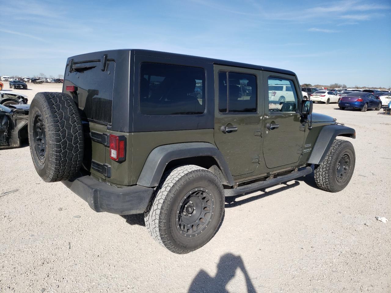 Photo 2 VIN: 1C4BJWDG2FL613857 - JEEP WRANGLER 