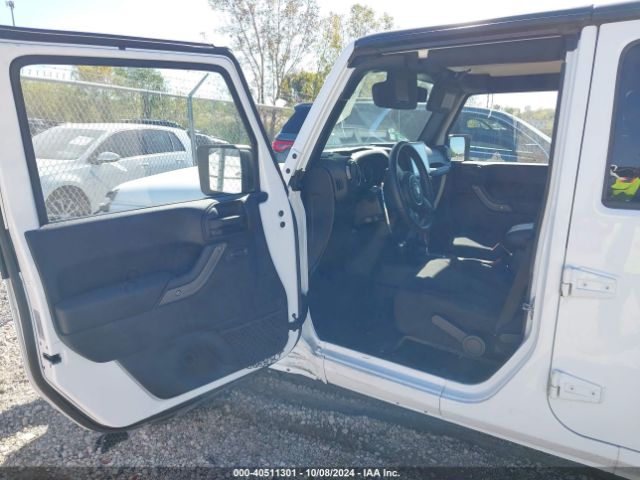 Photo 4 VIN: 1C4BJWDG2HL663855 - JEEP WRANGLER 