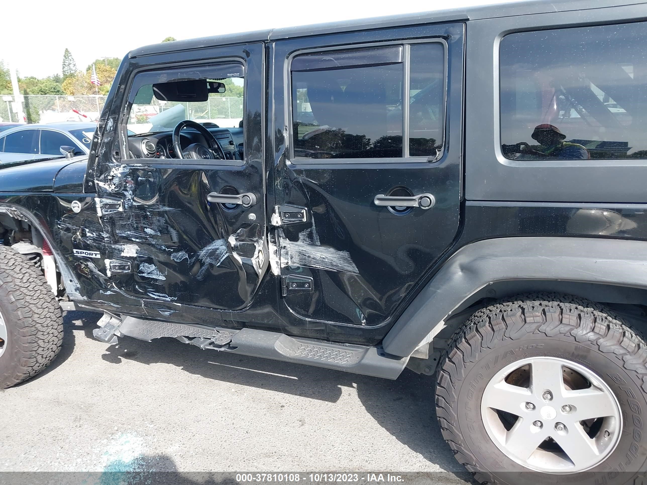 Photo 13 VIN: 1C4BJWDG3CL163101 - JEEP WRANGLER 