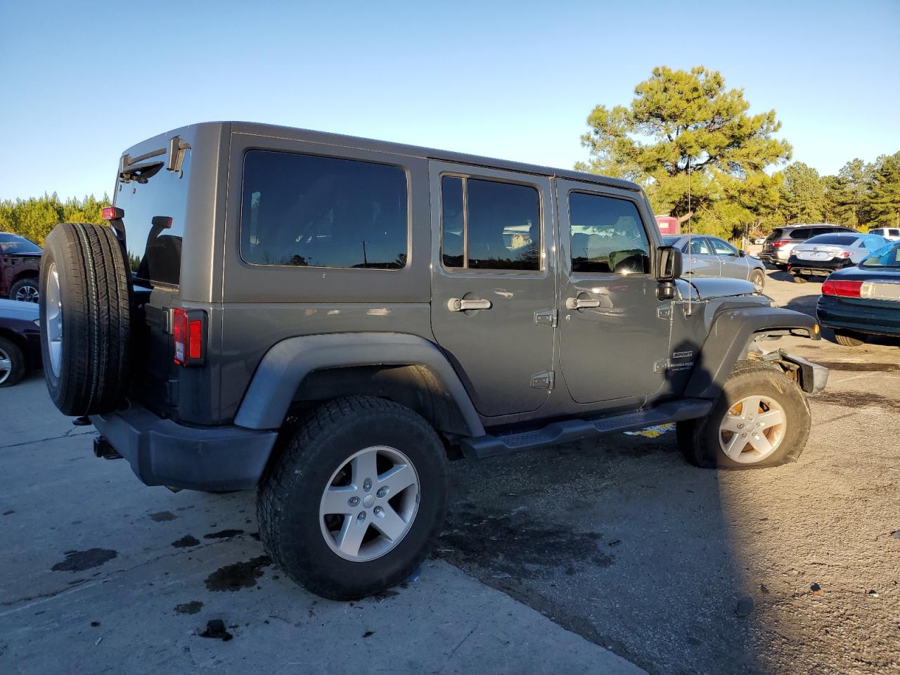 Photo 2 VIN: 1C4BJWDG3JL811419 - JEEP WRANGLER 