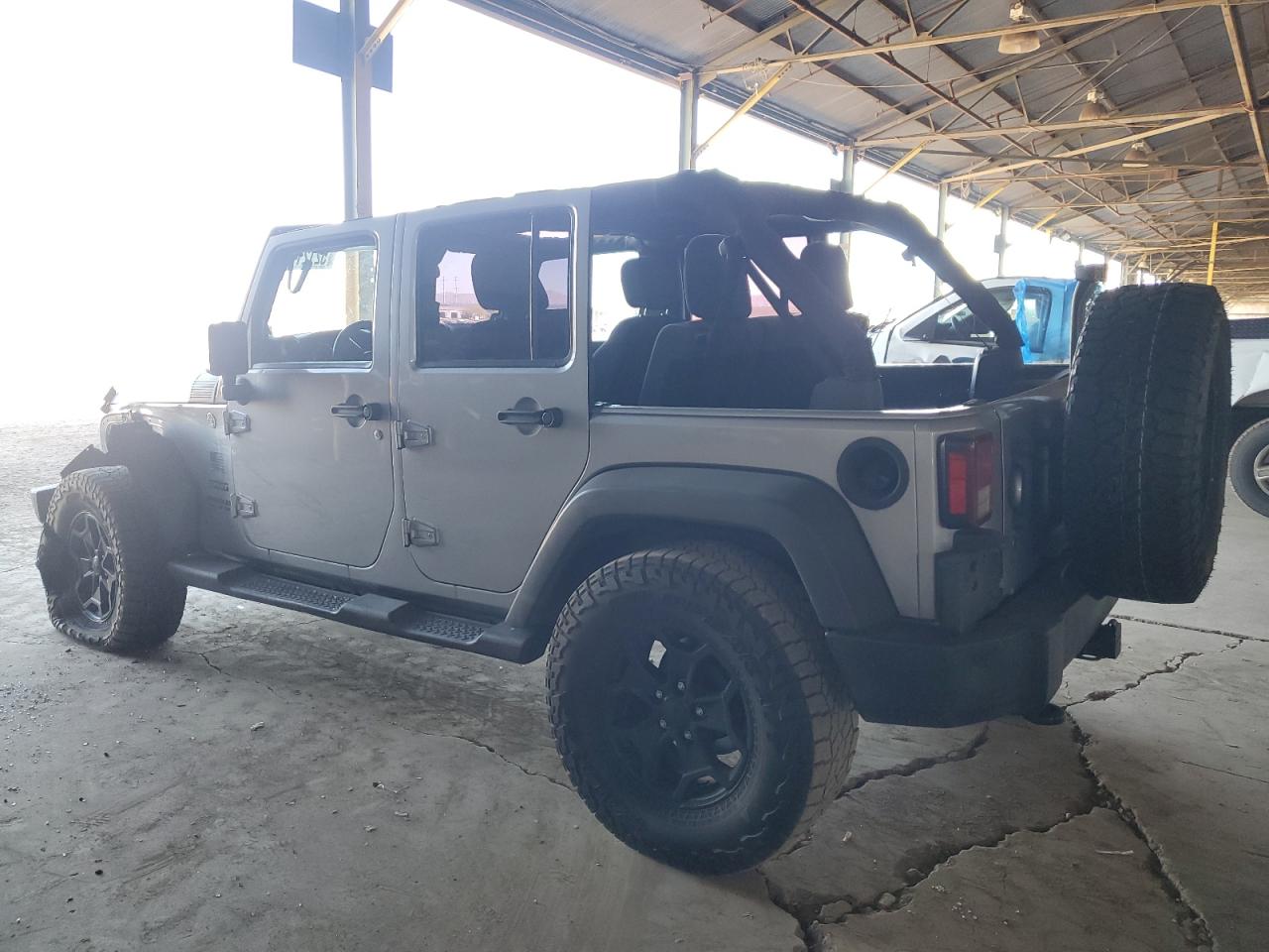 Photo 2 VIN: 1C4BJWDG4DL612562 - JEEP WRANGLER 